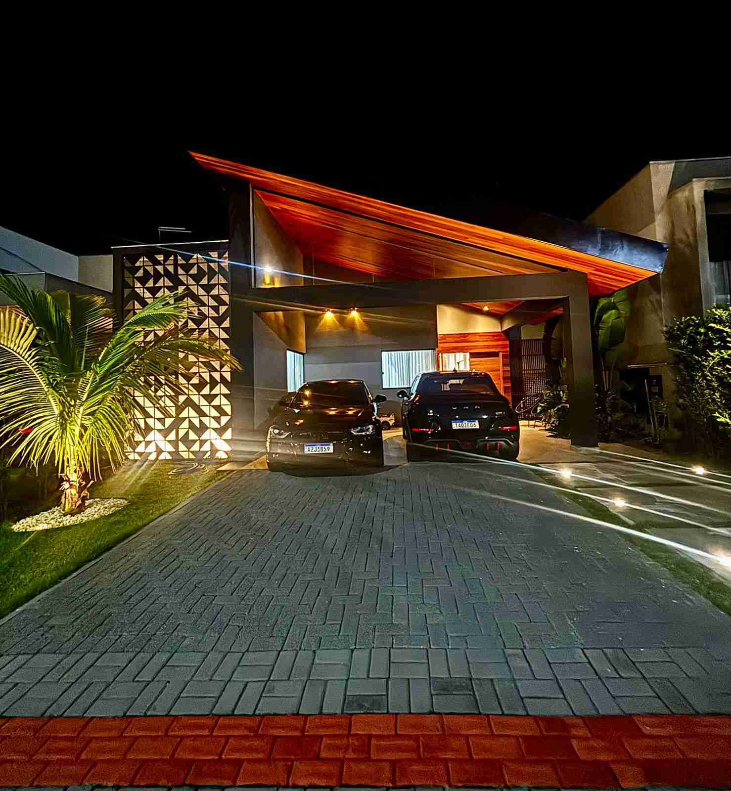 Casa  à Venda, no Parque Tauá,Arangua, 166m² úteis 3 quartos sendo 1 suíte , 4 vagas , toda planejada- Jd Morumbi  Londrina, PR