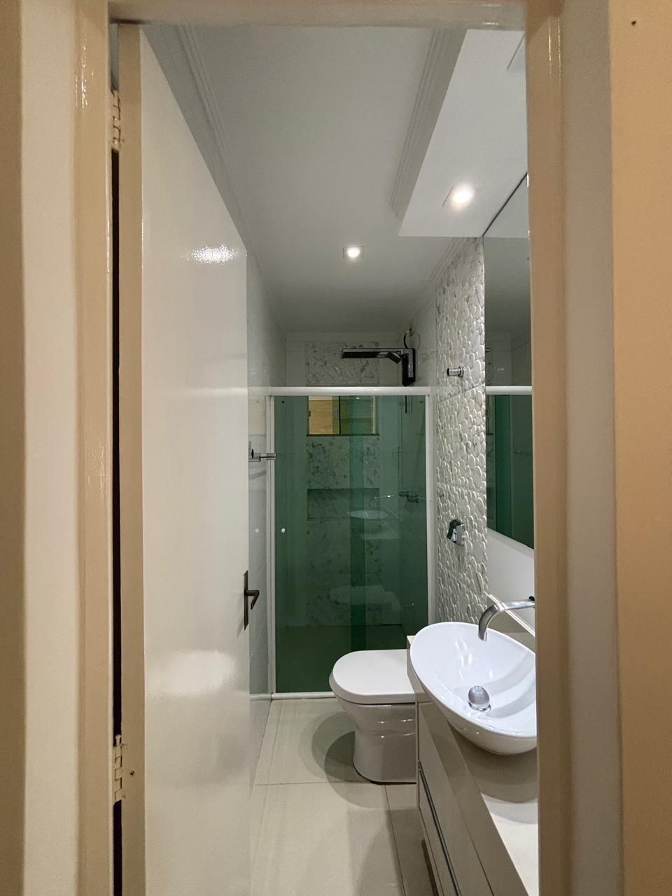 Casa à venda, 2 quatos, um closet, 2 vagas, 112M²,  Condomínio Sabará 1, Londrina-PR
