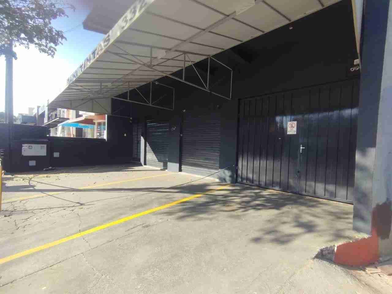 Barracão para locação, Av. Maringá, 358M² úteis, amplo, 5 garagens, Londrina-PR