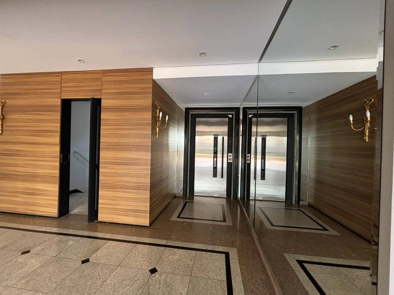 Apartamento à Venda,  260m² úteis, Edifício London Lake, 04 suítes, vista para lago 3 vagas - Caiçaras, Londrina, PR