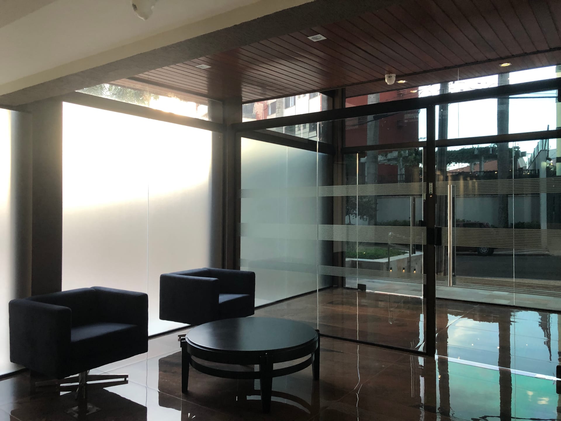 Apartamento à venda, Edifício London Lake, 263m² úteis, 2 suítes, ampla varanda com churrasqueira, 3 vagas - Caiçaras, Londrina, PR