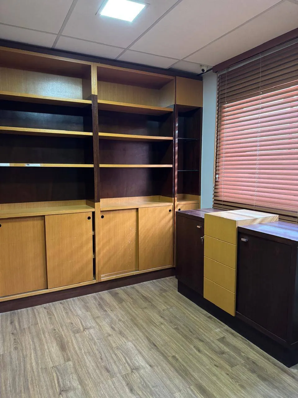 Conjunto comercial para alugar mobiliado Jardim do Lago, Londrina, PR