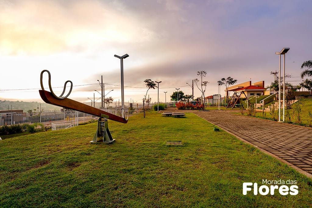 Casa à venda, condomínio Morada das Flores, 129m² úteis,  3 quartos sendo 1 suíte, 2 vagas- recém construída - Cambé - PR