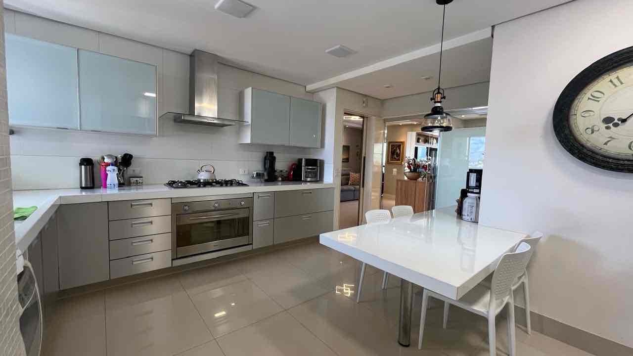 Apartamento semi mobiliado à venda, Edifício Palazzo Veronesi, 240m² úteis, 4 quartos sendo 2 suítes - Bela Suiça, Londrina, PR