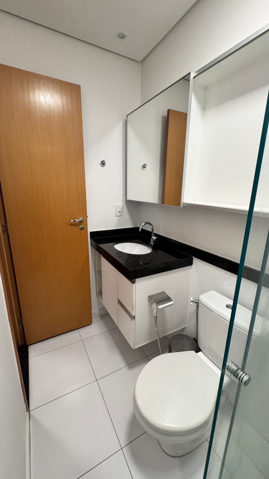 Apartamento para venda, Edifício Liberty Towers,  77m² úteis, 2 quartos sendo 1 suíte, andar alto, com planejados -  Santa Rosa, Londrina, PR