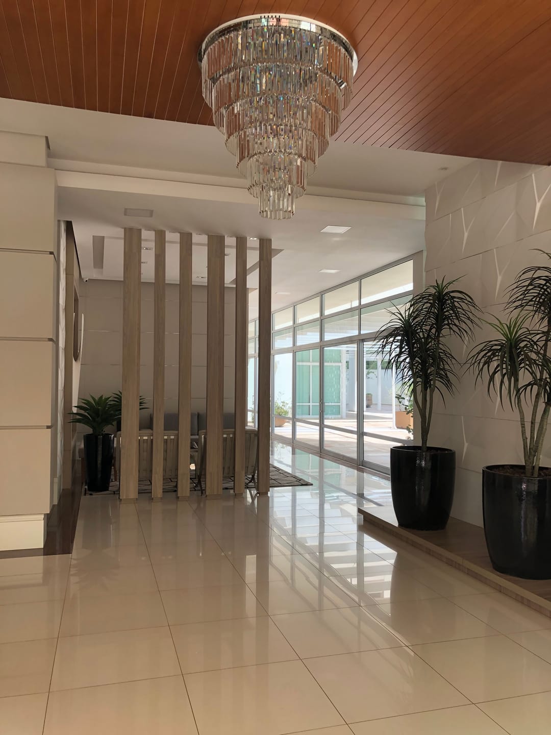 Apartamento à venda, Edifício Dolce Vita, 131,89m² úteis, 3 quartos (1 suíte), ampla varanda com churrasqueira, 2 vagas - Caiçaras, Londrina, PR