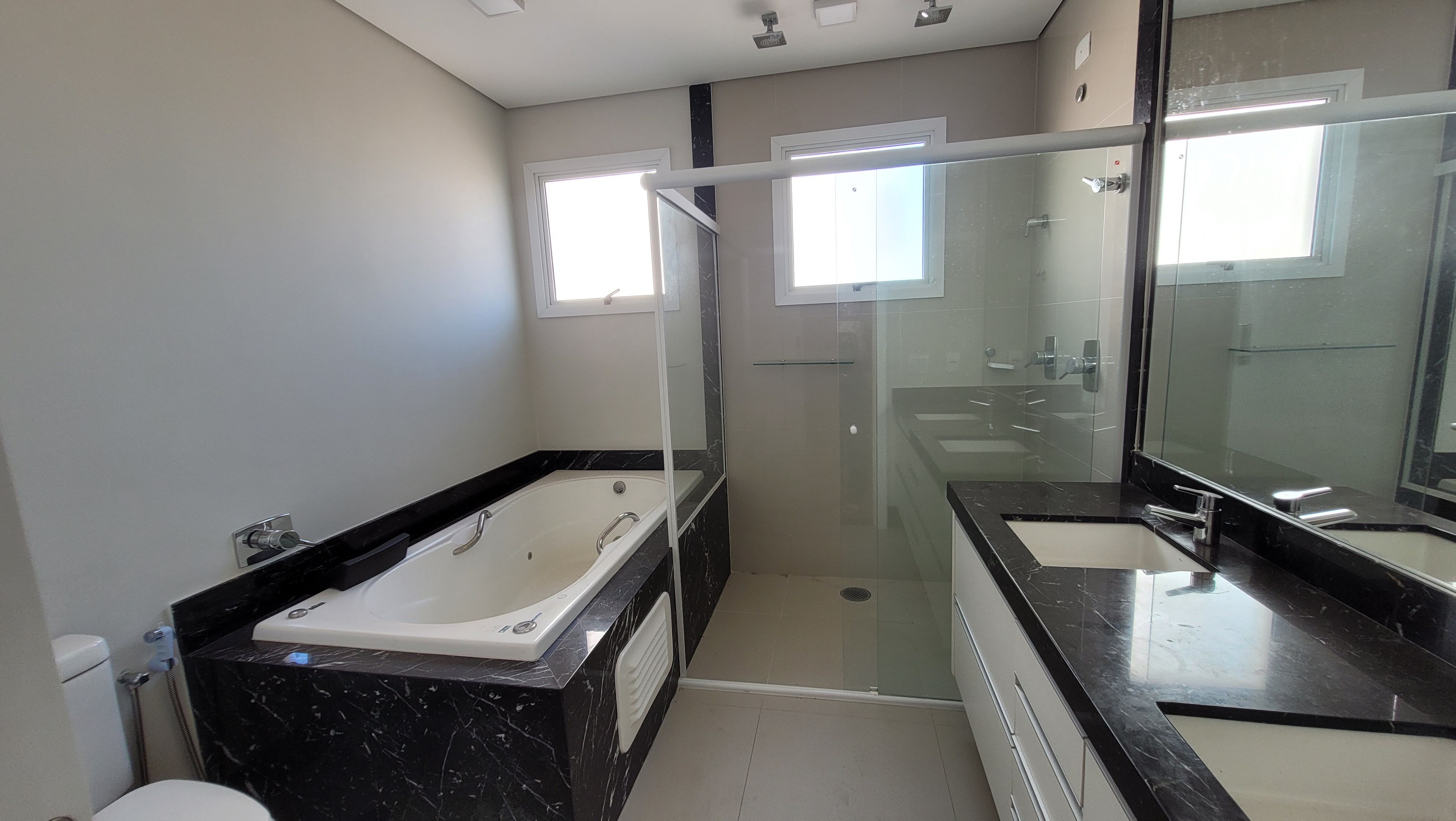 Apartamento  à Venda, 173m² privativos, Ed Queens Park, 3 suítes sendo 1 master, 2 vagas - Gleba Fazenda Palhano, Londrina, PR