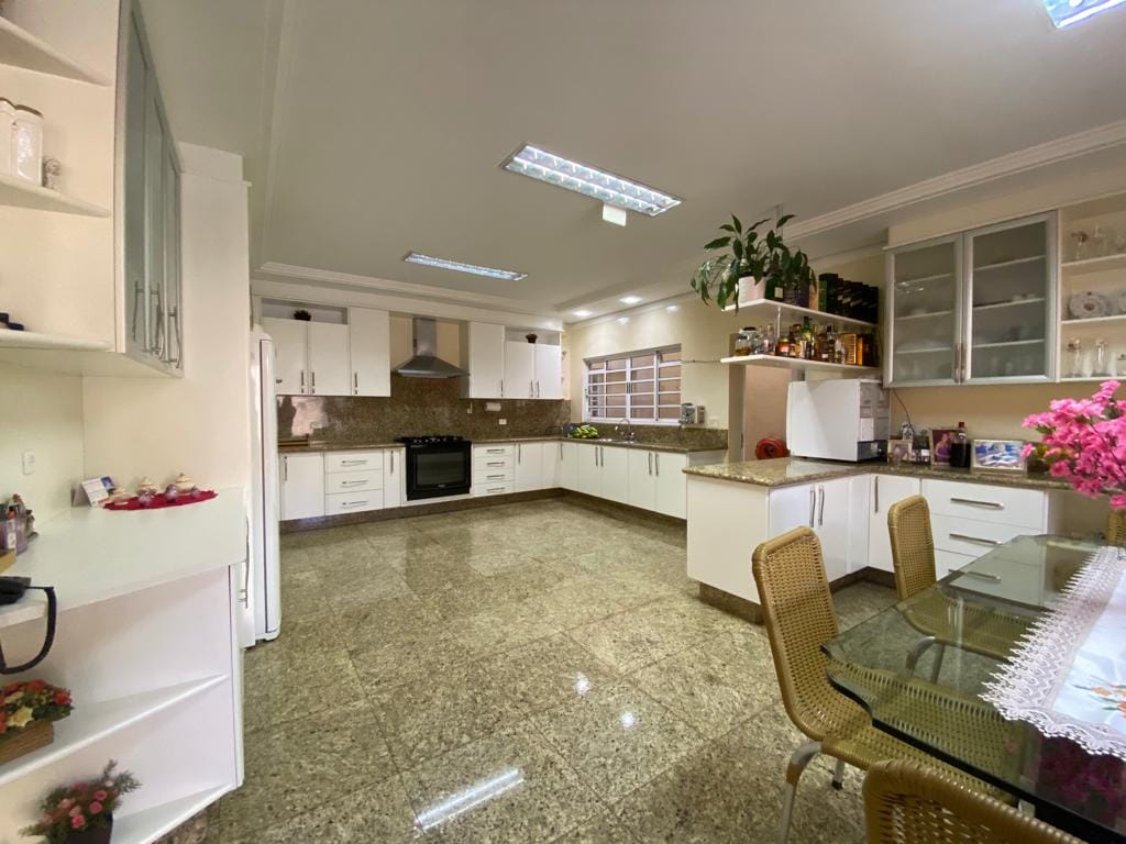 Sobrado à venda, 574m² úteis, 4 suítes com banheira e sacada, piscina, sauna,  estuda permuta- Jardim Itatiaia 1, Londrina, PR
