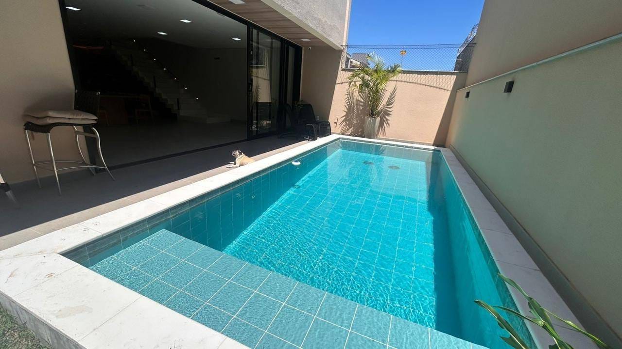 Imagens do imóveis Casa à venda,  226m² construção, porteira fechada, 3 suítes, piscina e churrasqueira, 4 vagas - Universitário, Londrina, PR