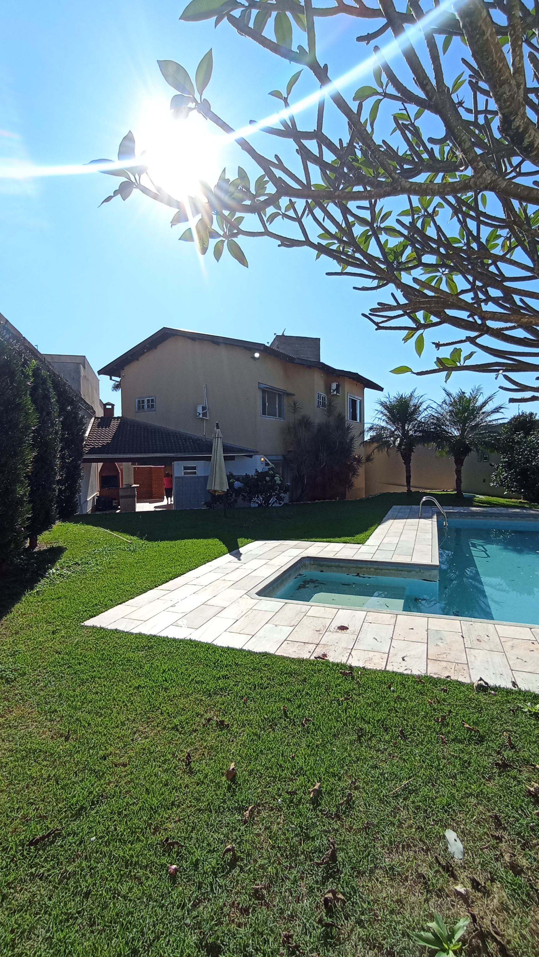 Casa à Venda, 4 quartos - 2 suítes/ piscina/ Tucanos,  Londrina, PR
