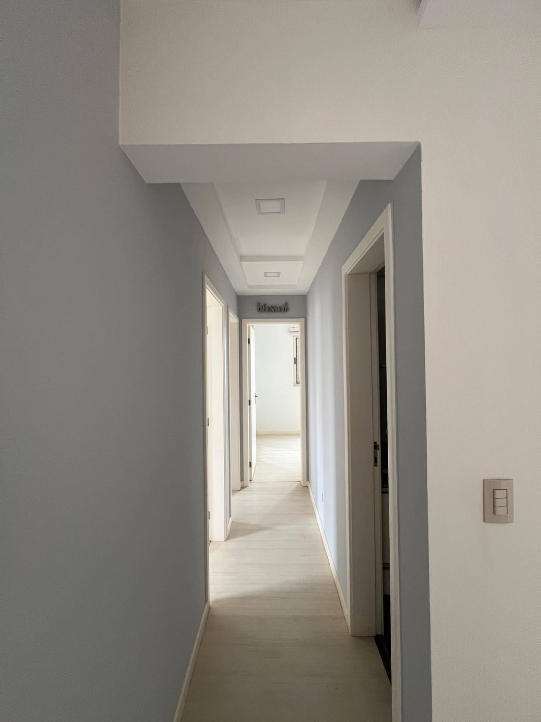 Apartamento à venda, Edifício Porto Belo, 83m² úteis, 3 quartos (1 suíte), sol da manhã, andar alto - San Remo, Londrina, PR