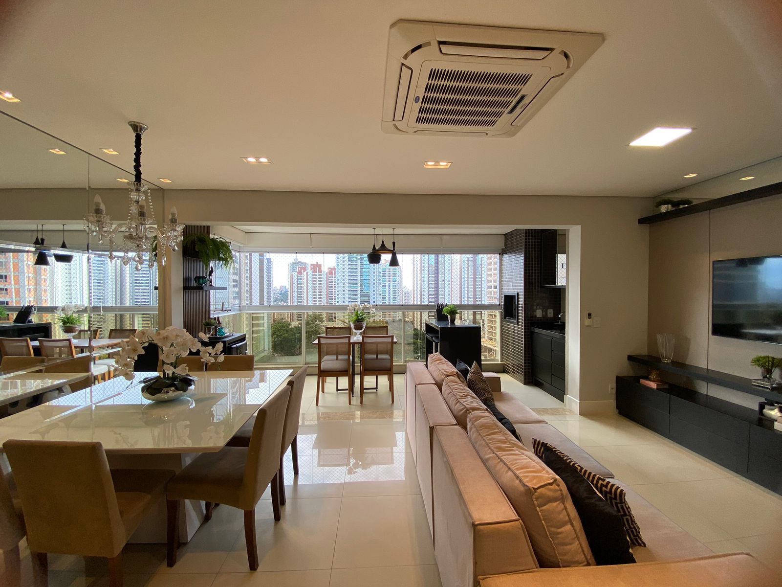 Apartamento à Venda, Ed Kensington, 114m2 úteis,  3 quartos sendo 1 suíte, 3 vagas- Gleba Palhano - Londrina, PR