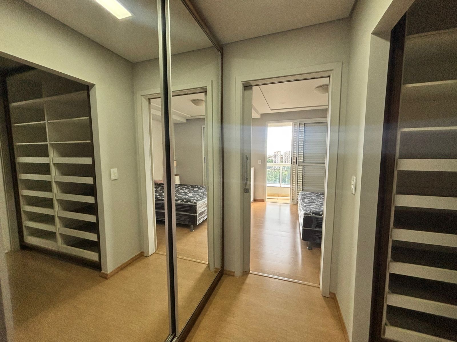 Apartamento à venda, Edifício Pallazo Di Césare , 156m2 úteis, 3 suítes, 3 vagas, andar alto, vista Lago, mobiliado, Bela Suiça, Londrina, PR