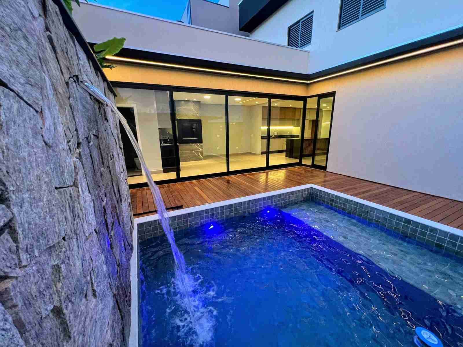 Casa à venda em condomínio Bella Vitta, porteira fechada, 4 suítes , 258 M² construção, piscina- Cidade Industria 2, Londrina - PR