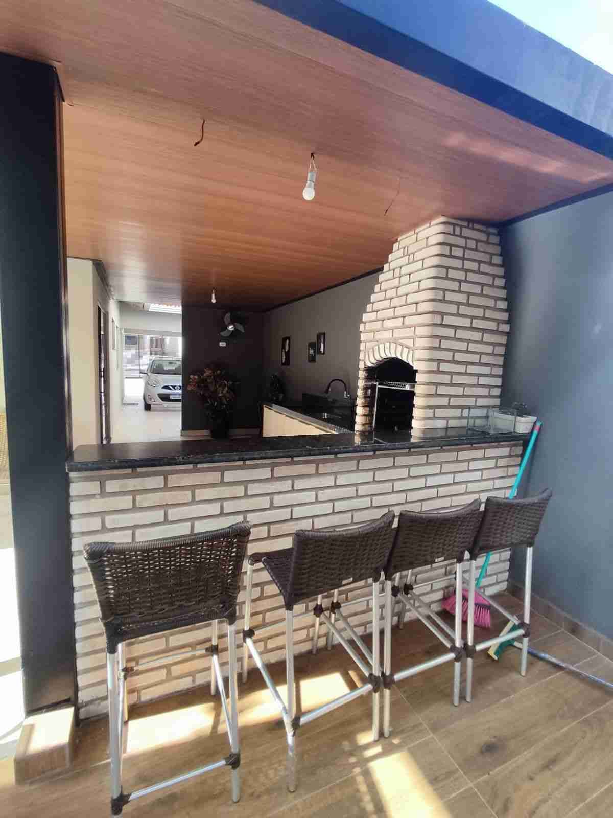 Casa à venda, 152m2 úteis, área total 330m2, 3 quartos, 3 vagas-  Mônica Londrina Pr