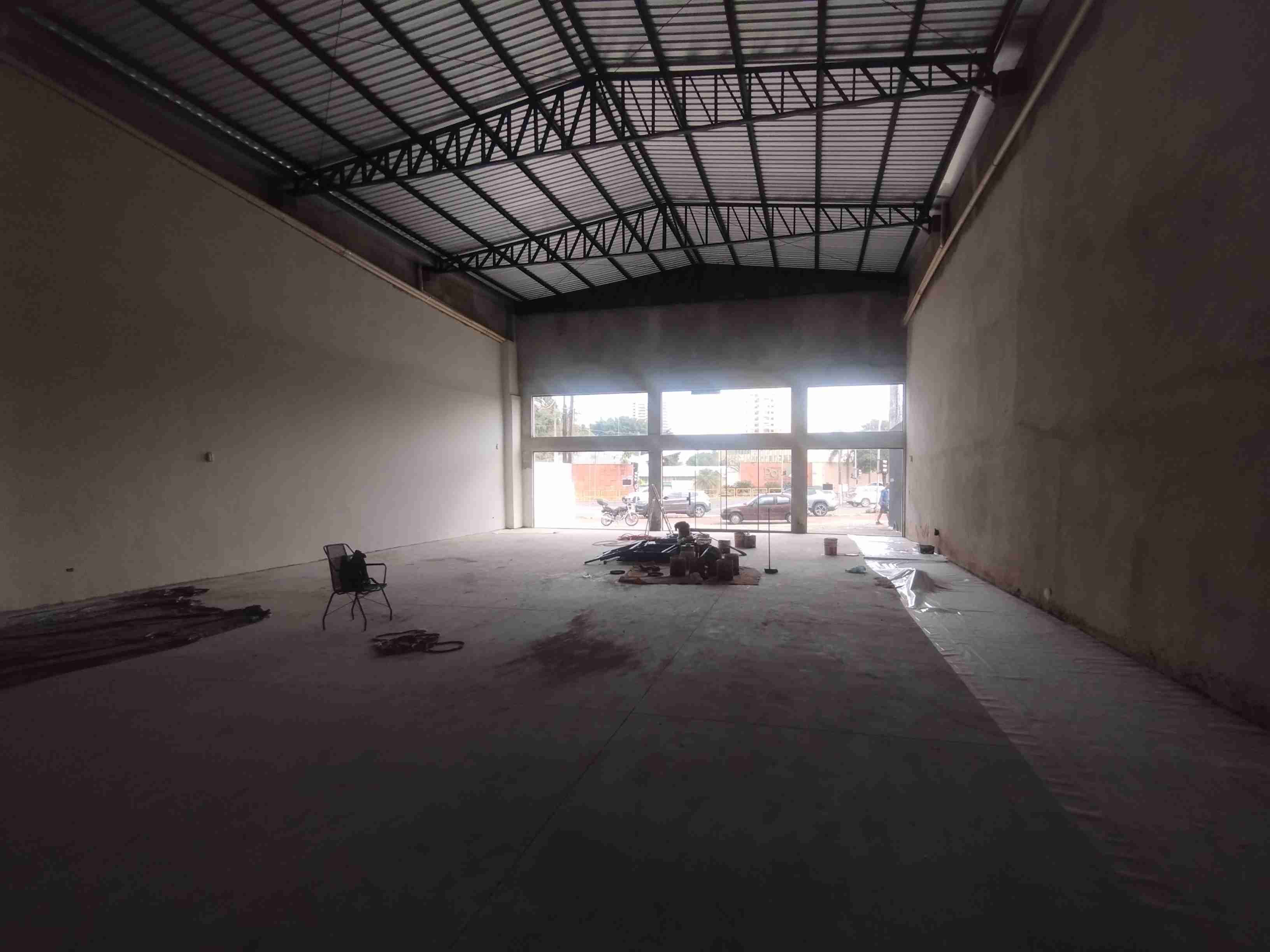 Barracão novo para locação, total 700m², amplo, pé direito de 8M ,av. tiradente ,frente vidro,Jardim Agari, Londrina, PR