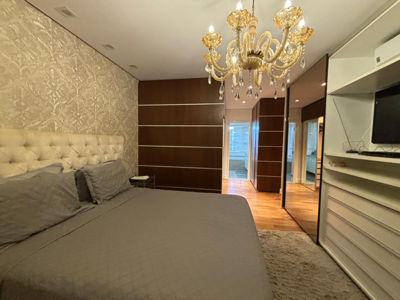 Apartamento à venda - 240m² úteis, 4 quartos sendo 2 suítes/ andar alto / 4 vagas de garagem /  PALAZZO VERONESI - Londrina/PR