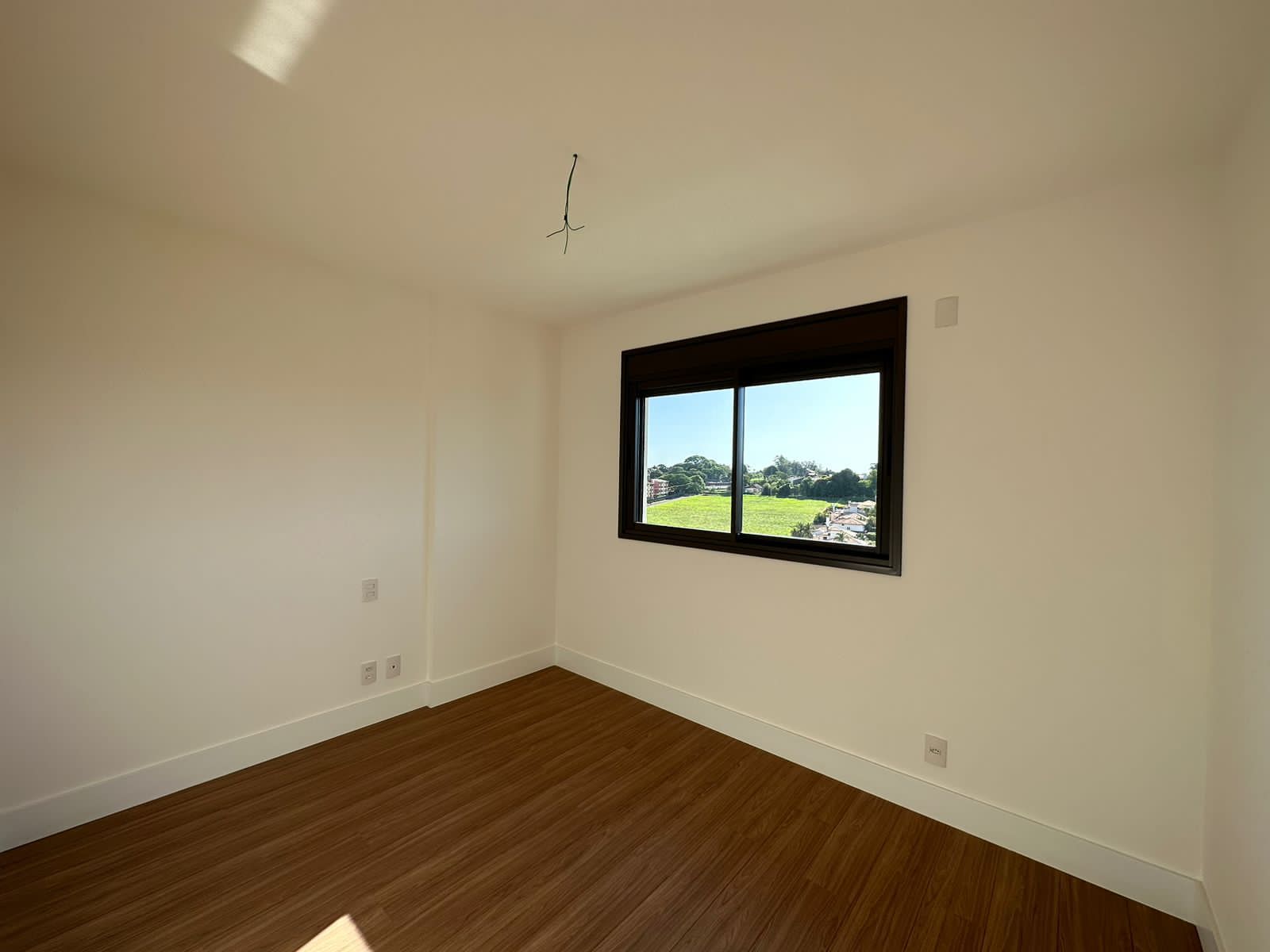 Apartamento à venda, Edifício Grand Palais,  216m² úteis, 3 suítes, sacada c/ skinglas, elevador privativo, 3 vagas , andar alto -Gleba Palhano- 