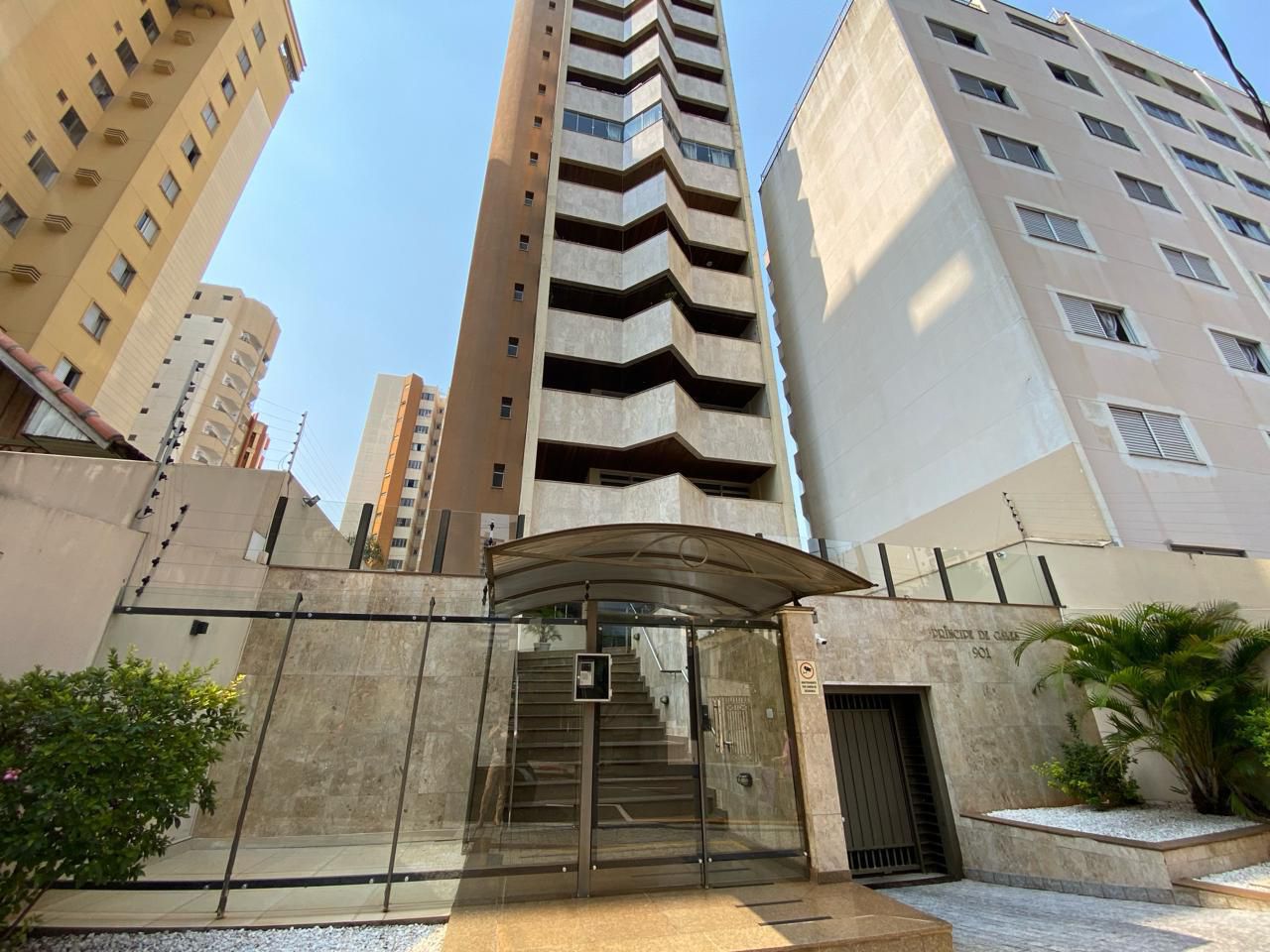 Apartamento 214m²/4 quartos (sendo 1 suíte)/ 02 vagas - Condomínio Edifício Príncipe de Galles,  R. Espírito Santo- Centro, Londrina, PR