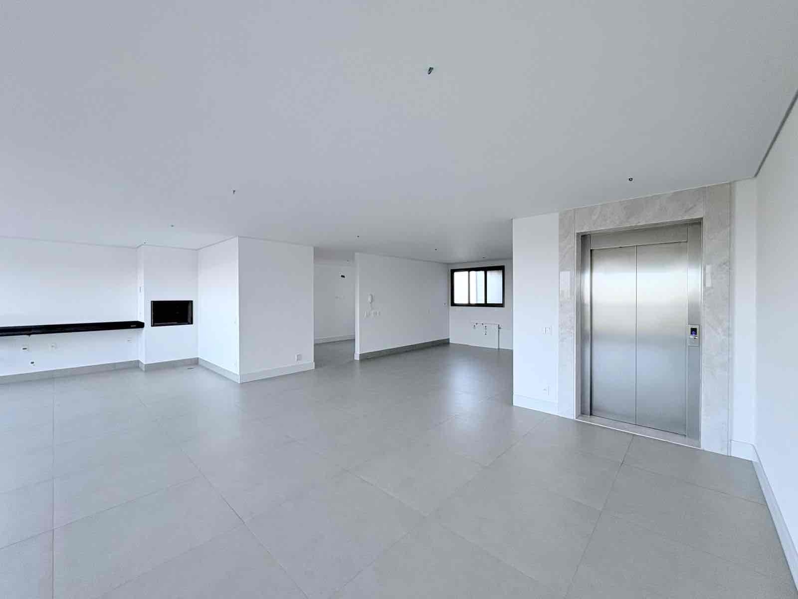 Apartamento novo à Venda, Edifício Lakeside, 232 m² úteis, 3 suítes, 4 vagas, sol da manhã,  elevador privativo, sacada com skinglass- Bela Suiça