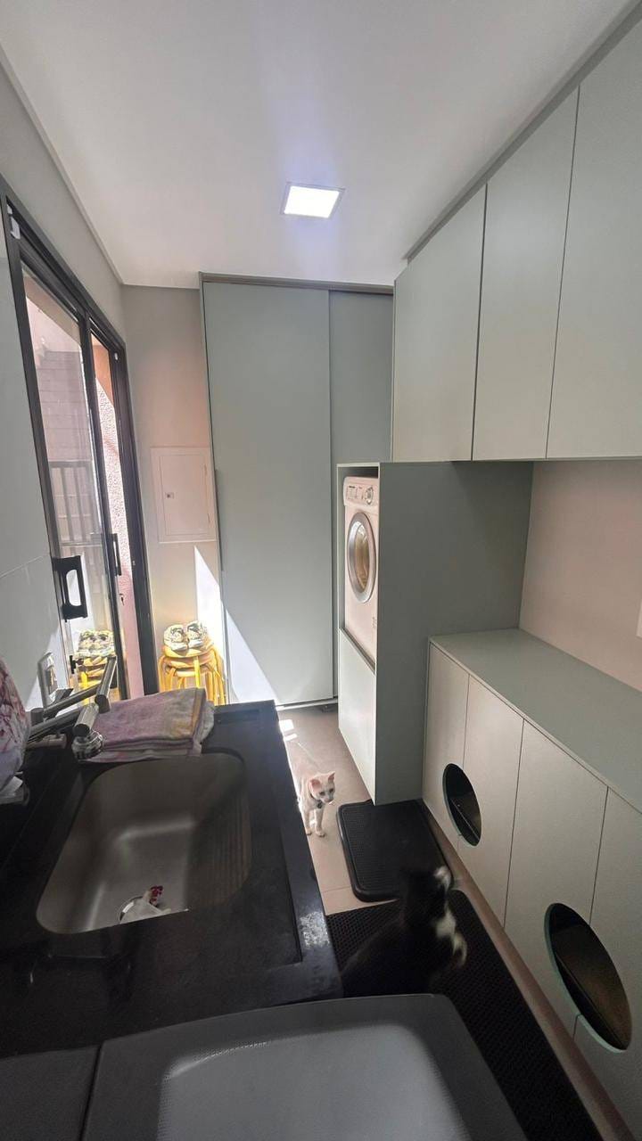 Imagens do imóveis Casa à venda,  226m² construção, porteira fechada, 3 suítes, piscina e churrasqueira, 4 vagas - Universitário, Londrina, PR