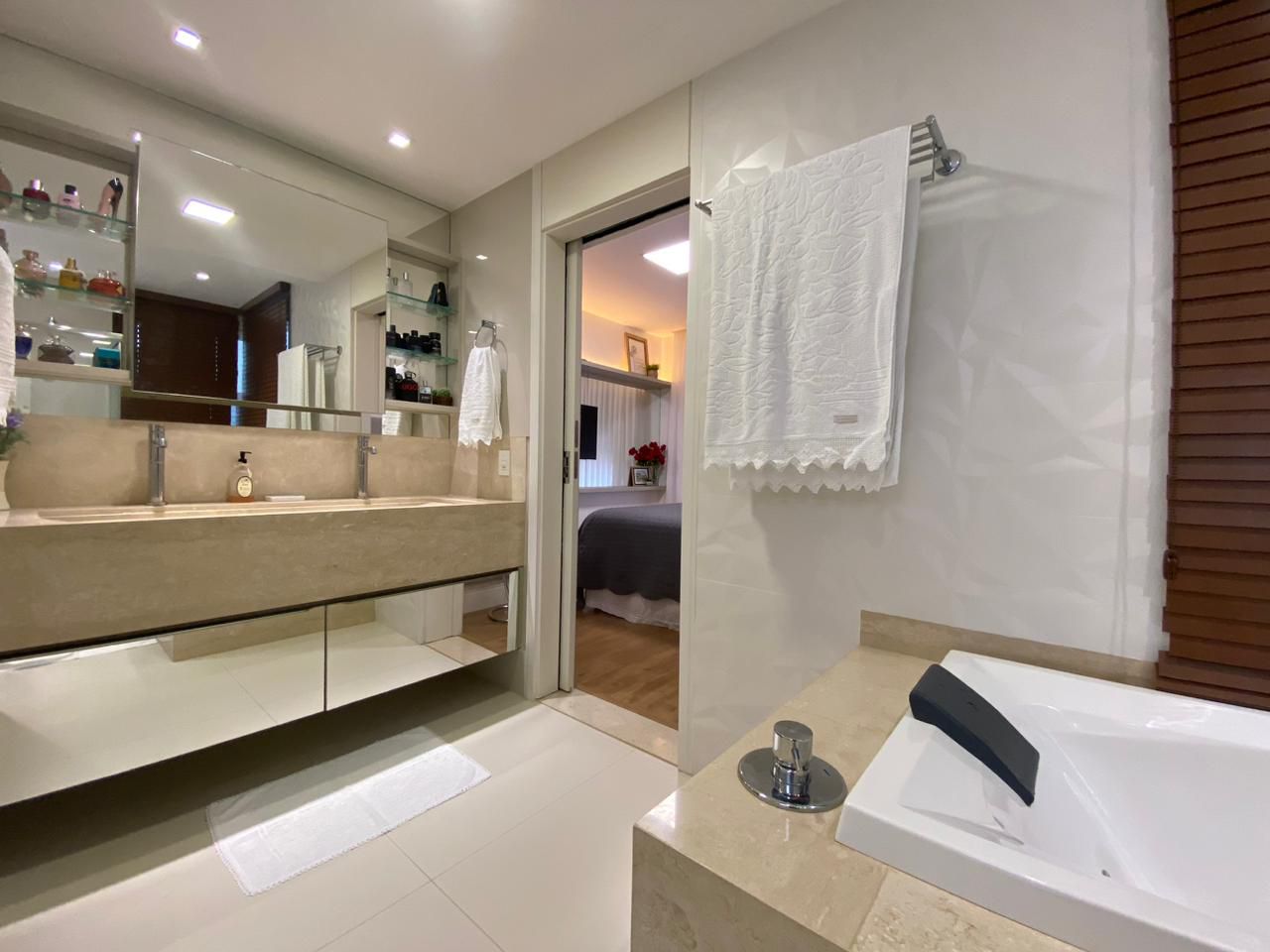 Apartamento à venda, Edifício Landmark, 214m² úteis, 2 suítes,2 Demi suítes, 3 vagas, estuda permuta de menor valor  - Gleba Fazenda Palhano, Lon