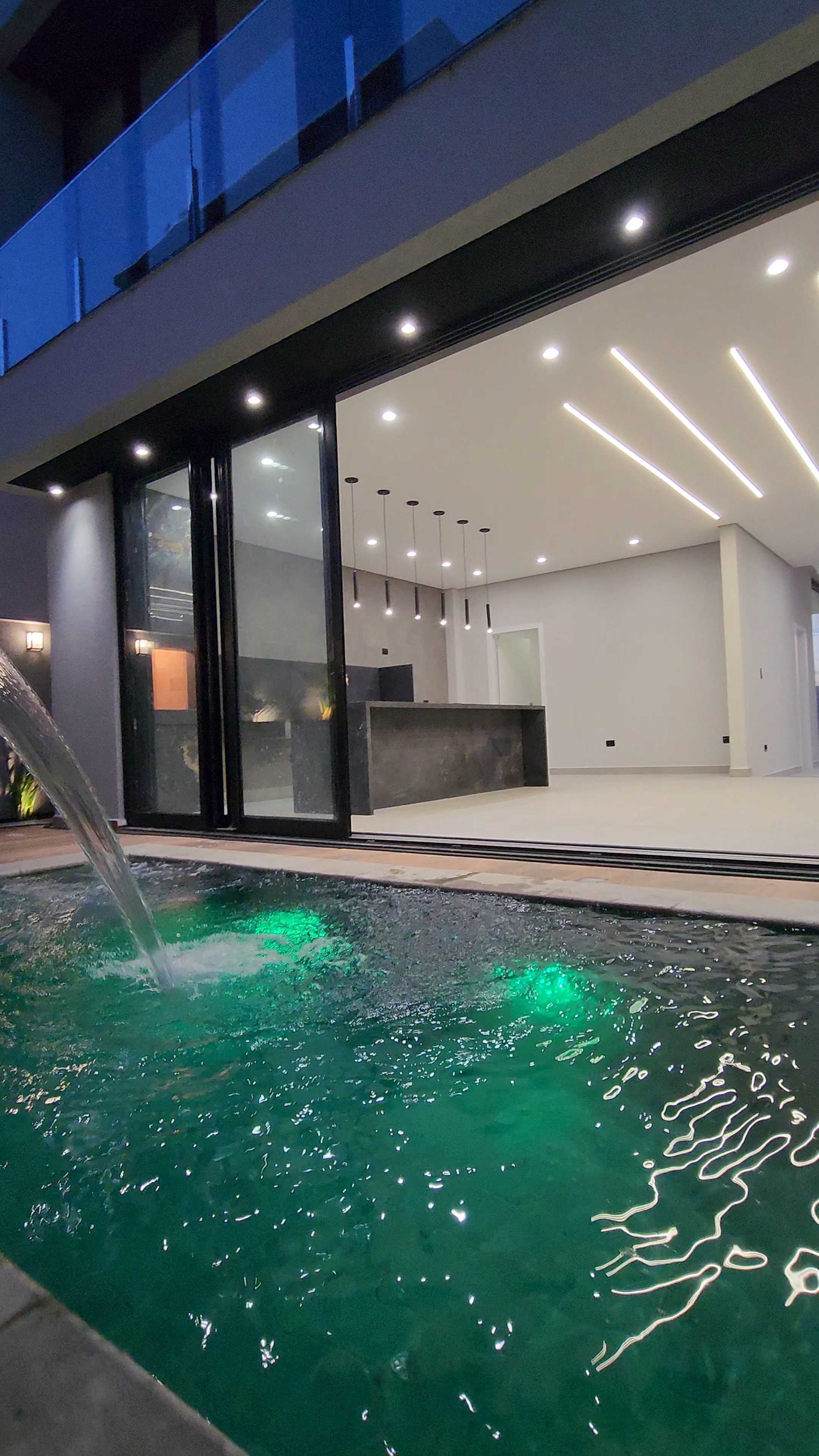 Casa em condominio à Venda, Parque Tauá Araguari, 233 m² construção, 3 suítes, hidro, piscina privativa - Jardim Morumbi, Londrina, PR