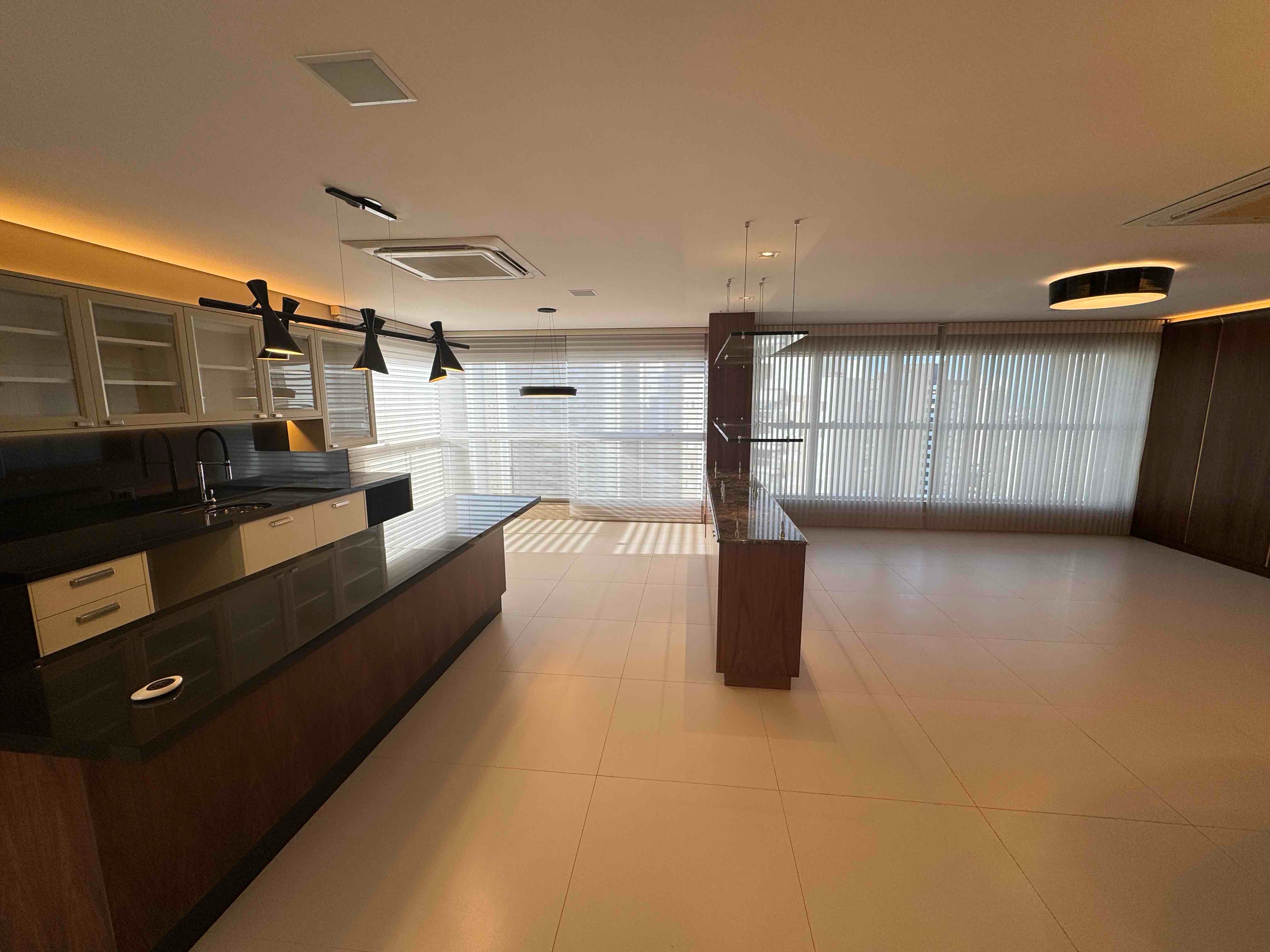 Apartamento à venda Landmark Residence, andar alto, Gleba Fazenda Palhano, Londrina, PR