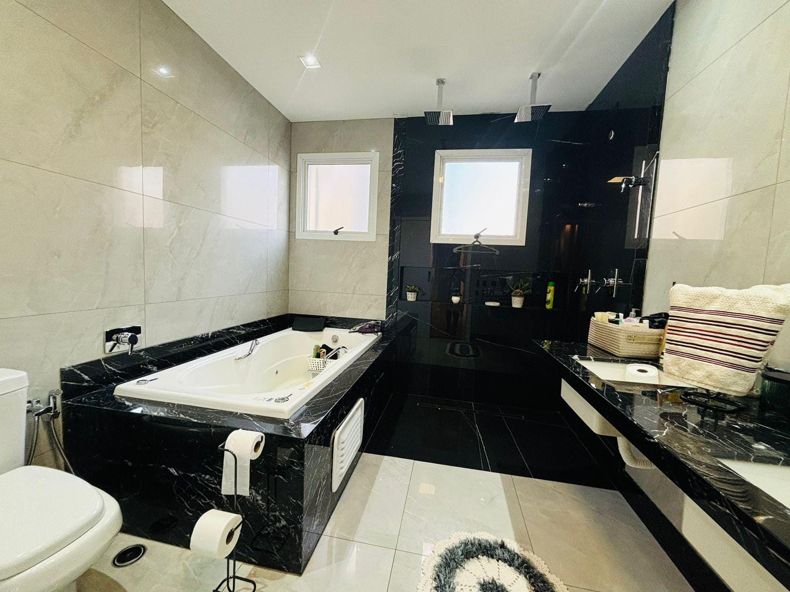Apartamento à venda, 173 m²úteis, Edifício Queens Park, 3 suítes, closet e hidro, Varanda gourmet, decorado na Gleba Fazenda Palhano -Londrina, P
