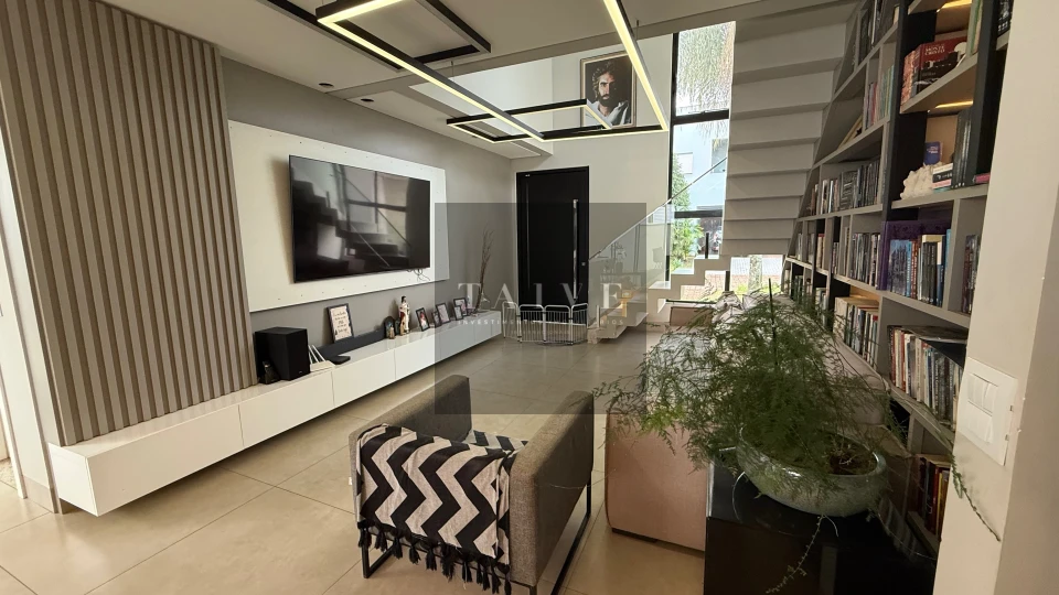 Sobrado à venda, 4 quartos sendo 3 suites, 250 m², Royal Maison, Londrina, PR
