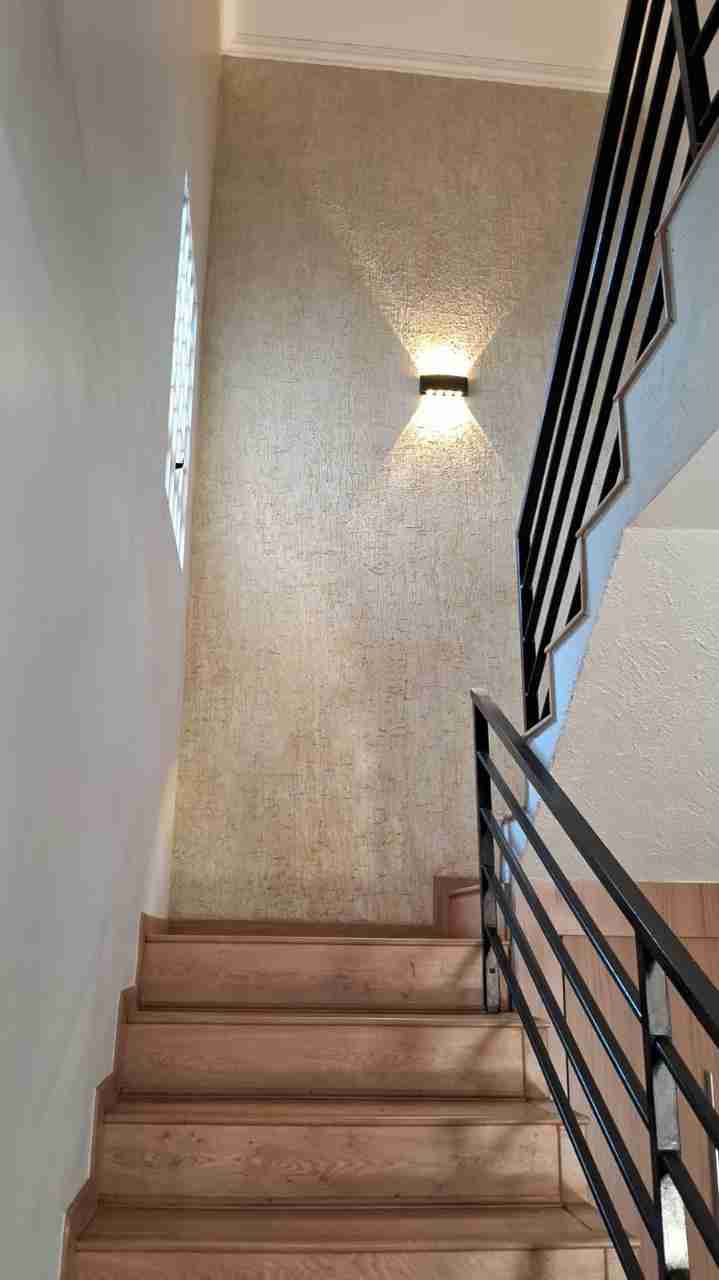 Casa à venda, Jd Kobayashi, 280m² privados, com piscina, 3 quartos sendo 1 suíte, 3 vagas - Califórnia, Londrina, PR