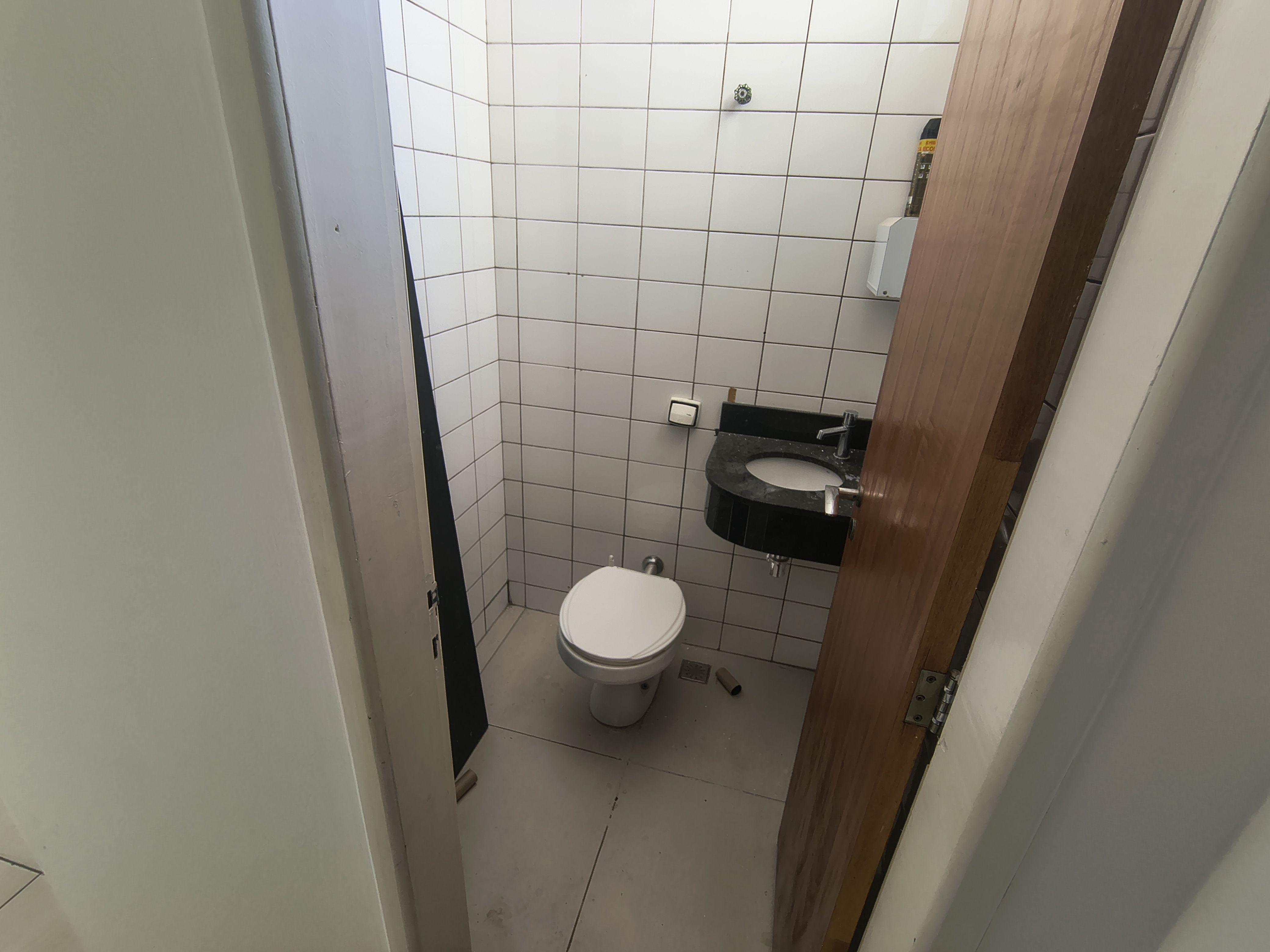 Sala para locação, Rua Pará, centro, 100M² úteis, 2 banheiros. Londrina-PR