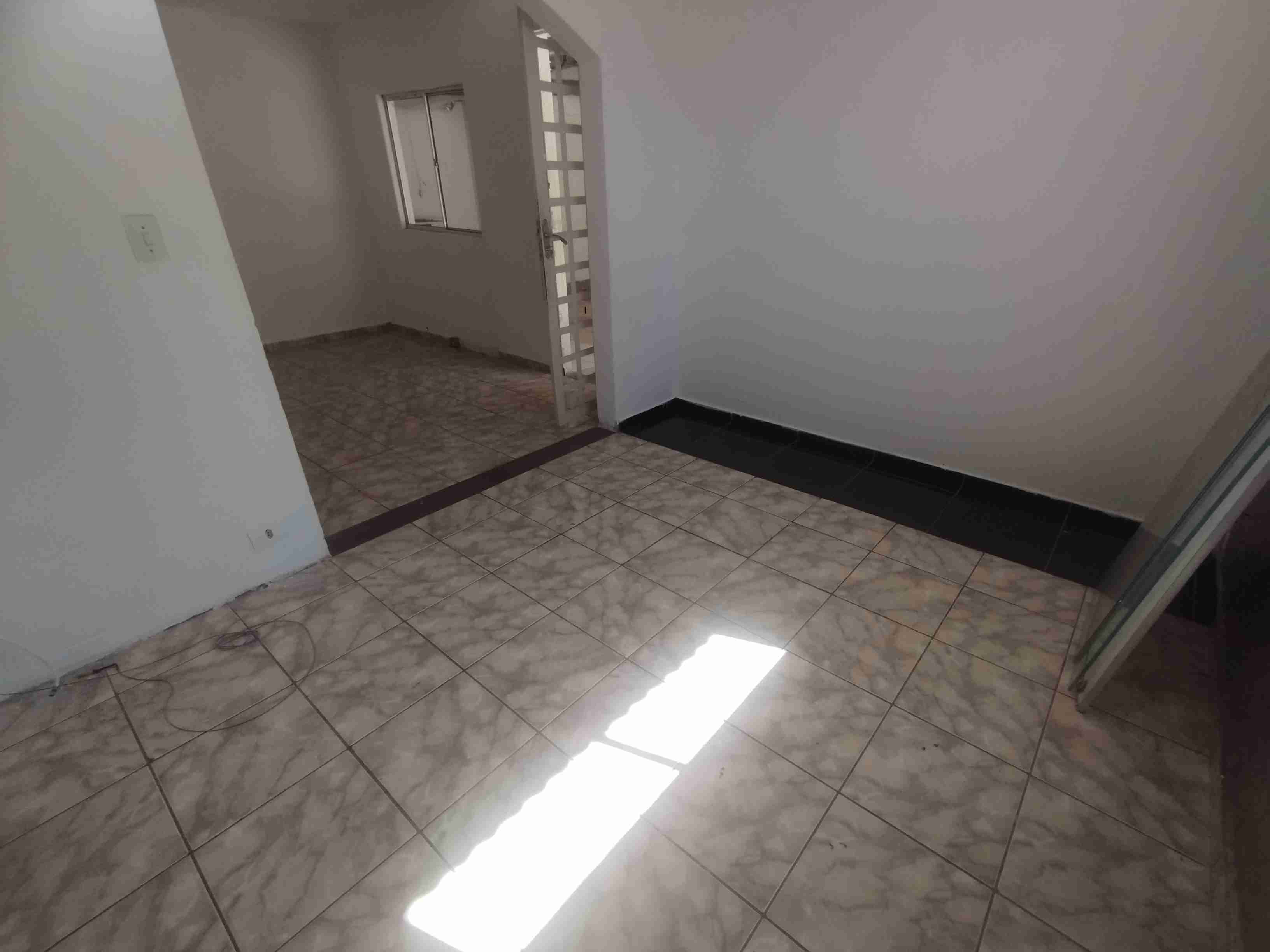 Casa comercial para Locação, 6 salas, localização na  Av. Arthur thomas, 200M² de construção, Jd Bandeirantes - Londirna-PR