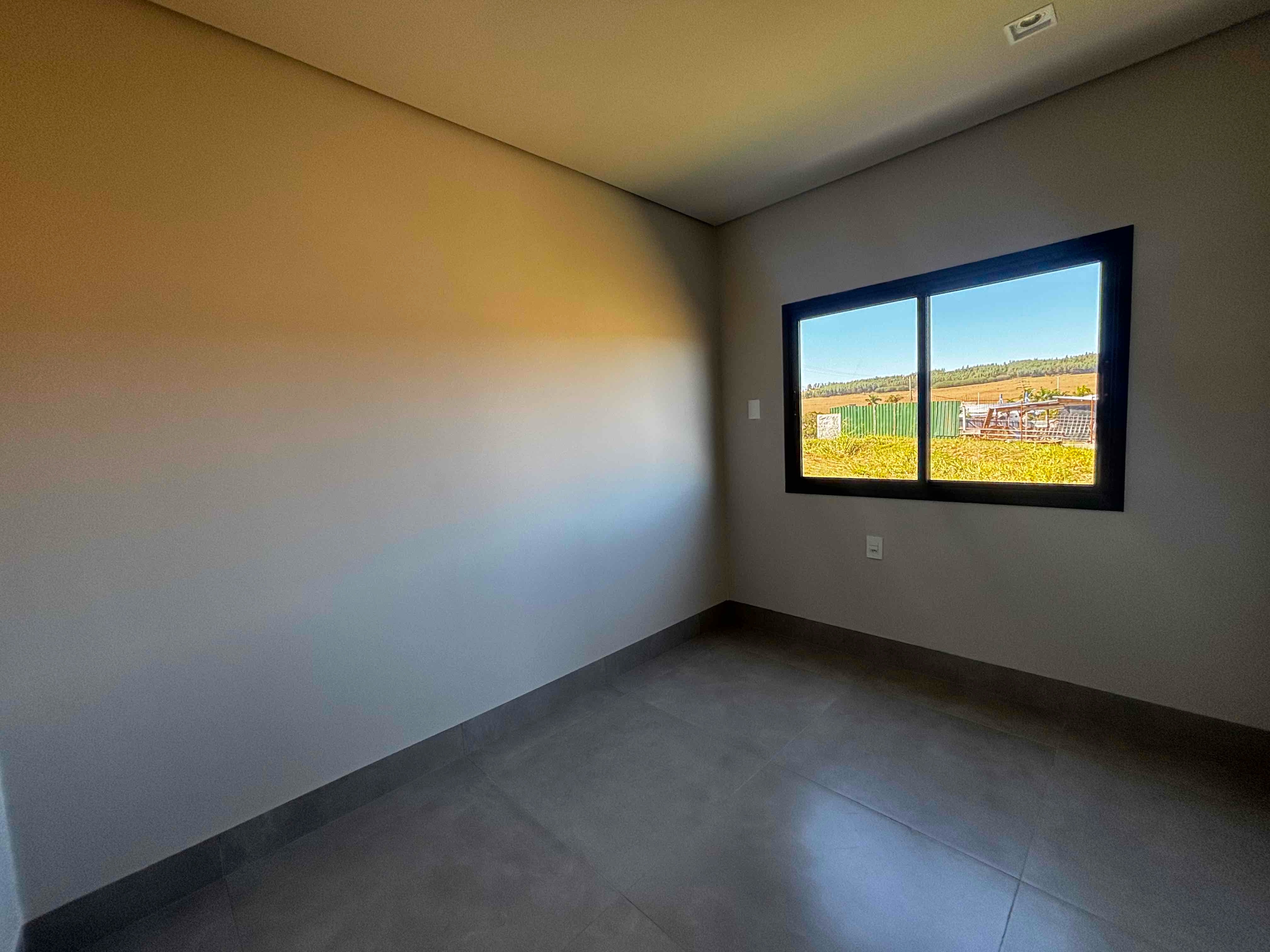 CASA NOVA A VENDA, CONDOMINIO ECOVILLAS DO LAGO, 3 QUARTOS, 1 SUÍTE, PISCINA AQUECIDA