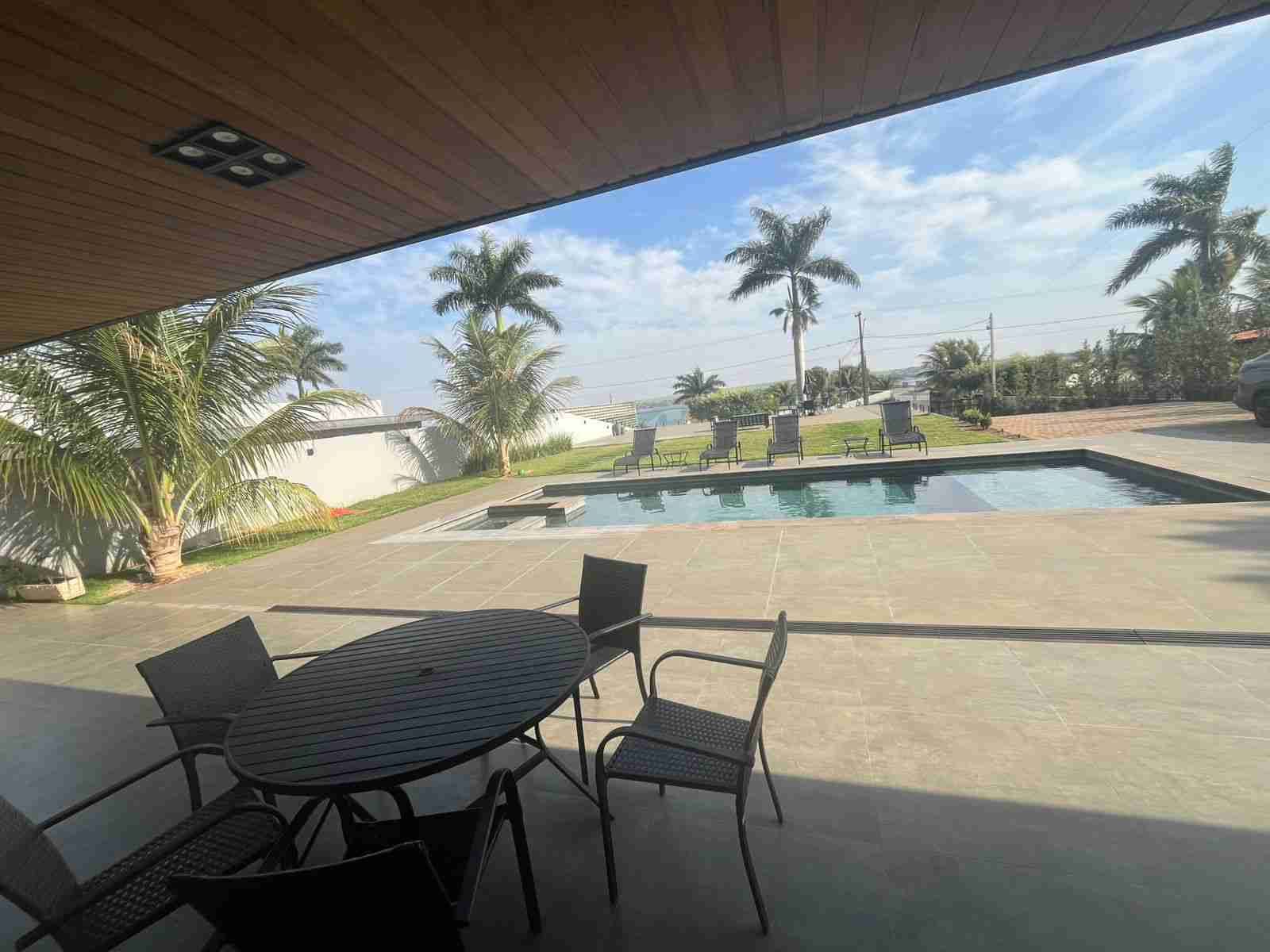 Chácara à Venda no condomínio Riviera do Poente, mobiliada,4 Suites climatizadas, Alvorada do Sul, PR