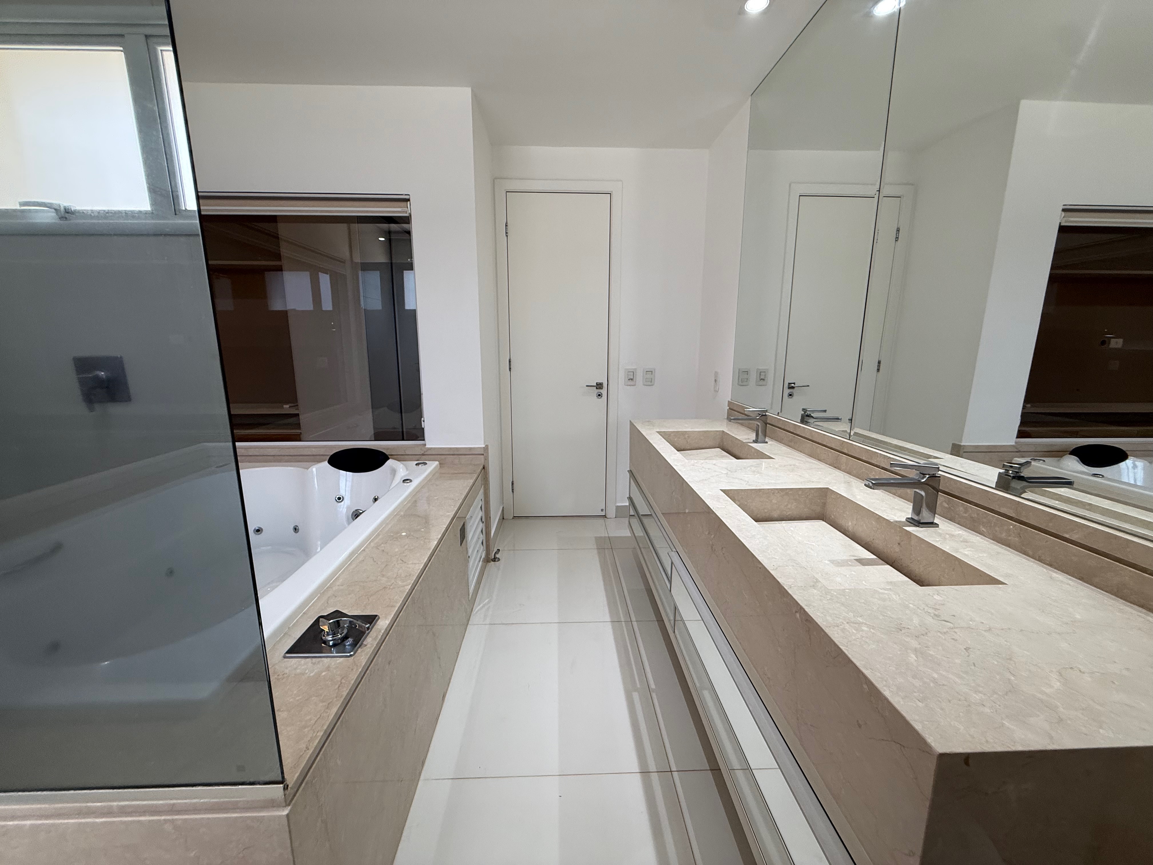 Apartamento à venda, Edifício Le Blanc, 236m² úteis, 3 suítes, 4 vagas, elevador privativo, ampla varanda gourmet - Gleba Palhano, Londrina, PR