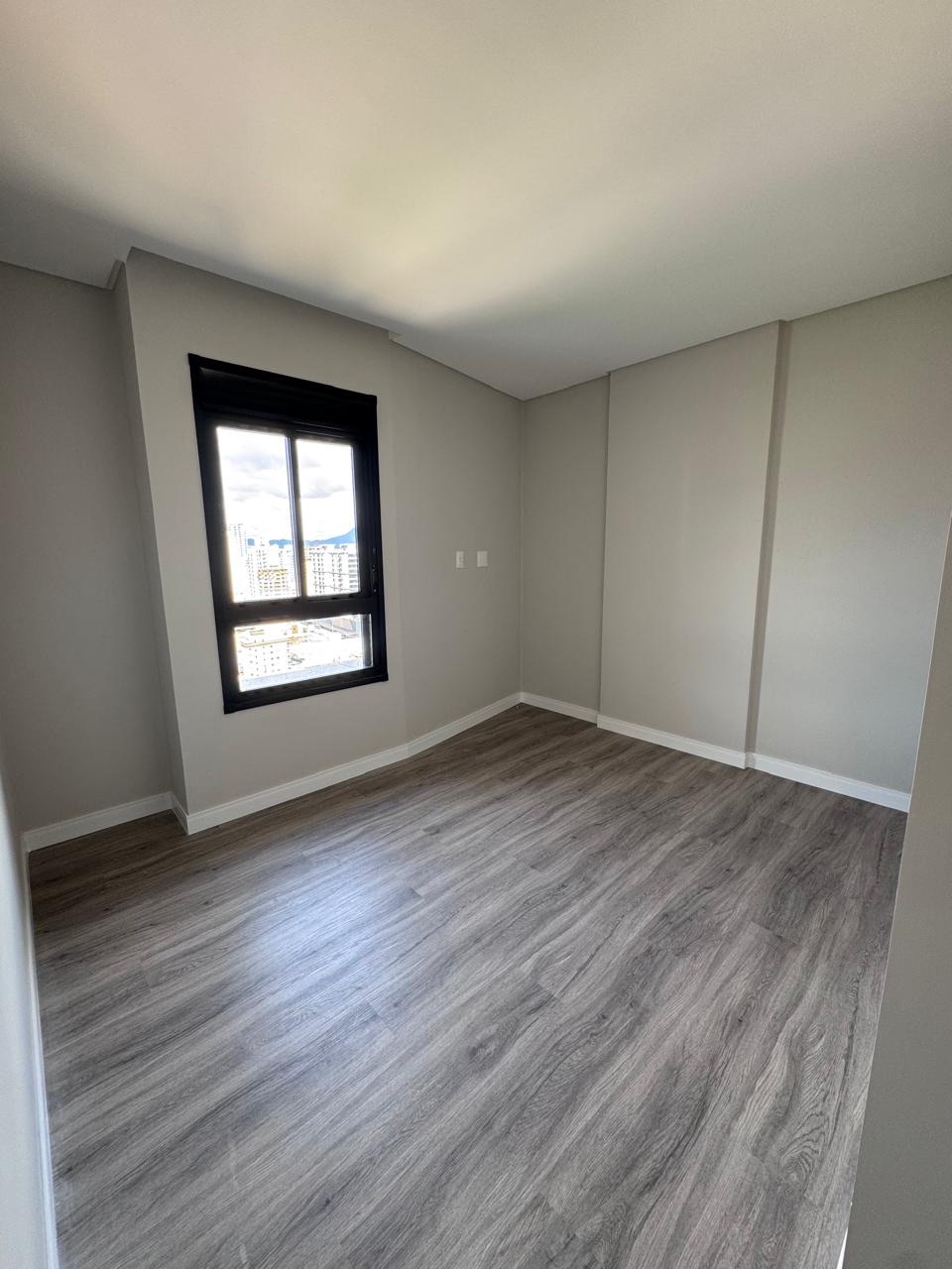 Apartamento no último andar com vista à montanha no litoral catarinense