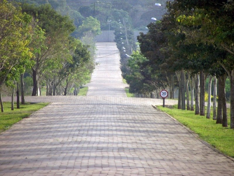 Terreno à venda, 2600 m2  Condomínio Estancia Bom Tempo, Murado e bem localizado, Londrina, PR