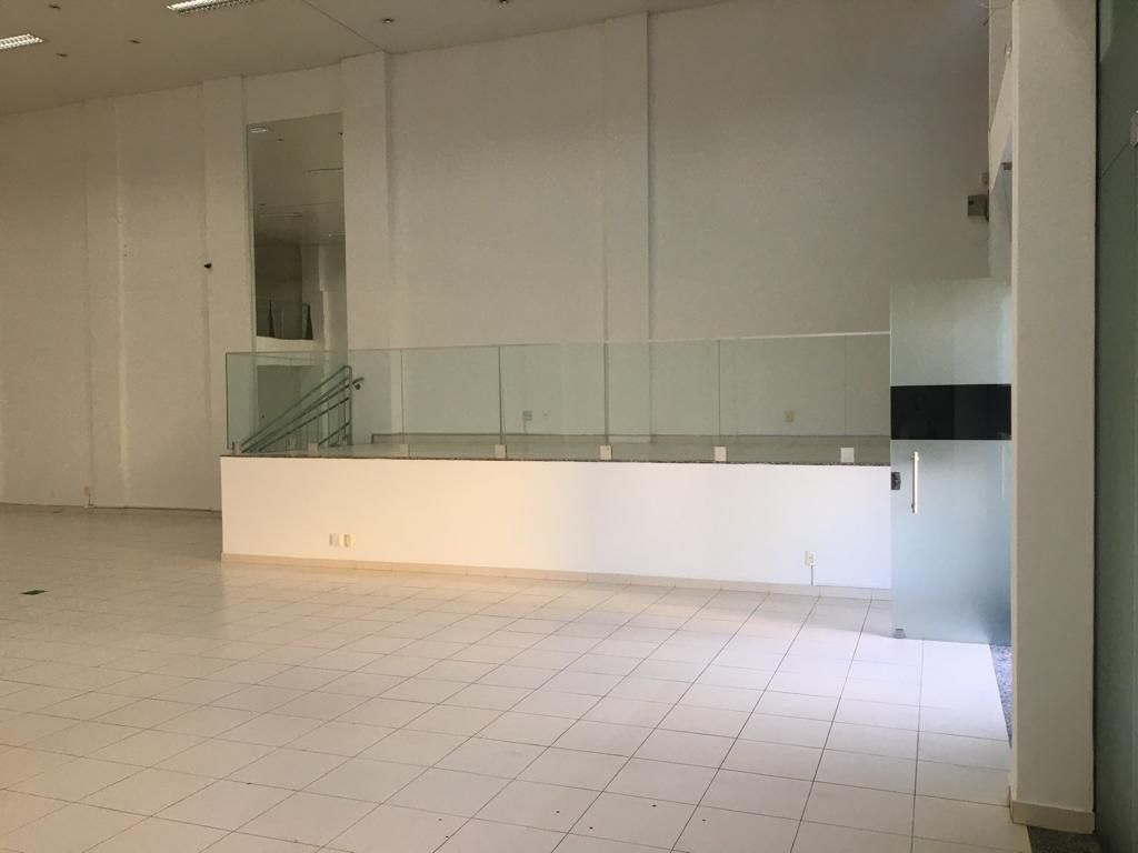 Barracão para locação, Av. Maringá, 814m² úteis, 14 garagens, frente vidro, Londrina-PR