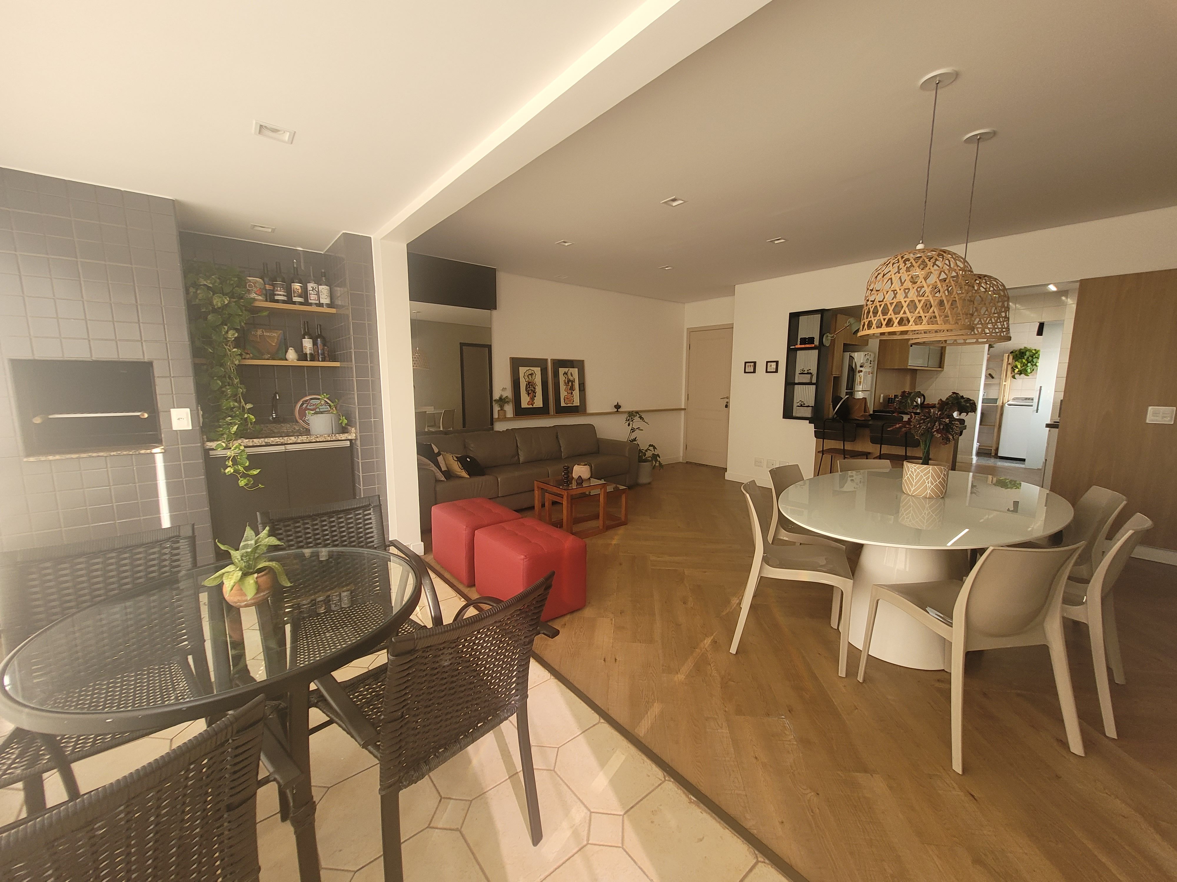 Apartamento à venda, no Edifício Le Corbusier, 122m², 3 quartos, 2 vagas de garagem, andar alto, sacada com churrasqueira, Gleba Palhano - Londri