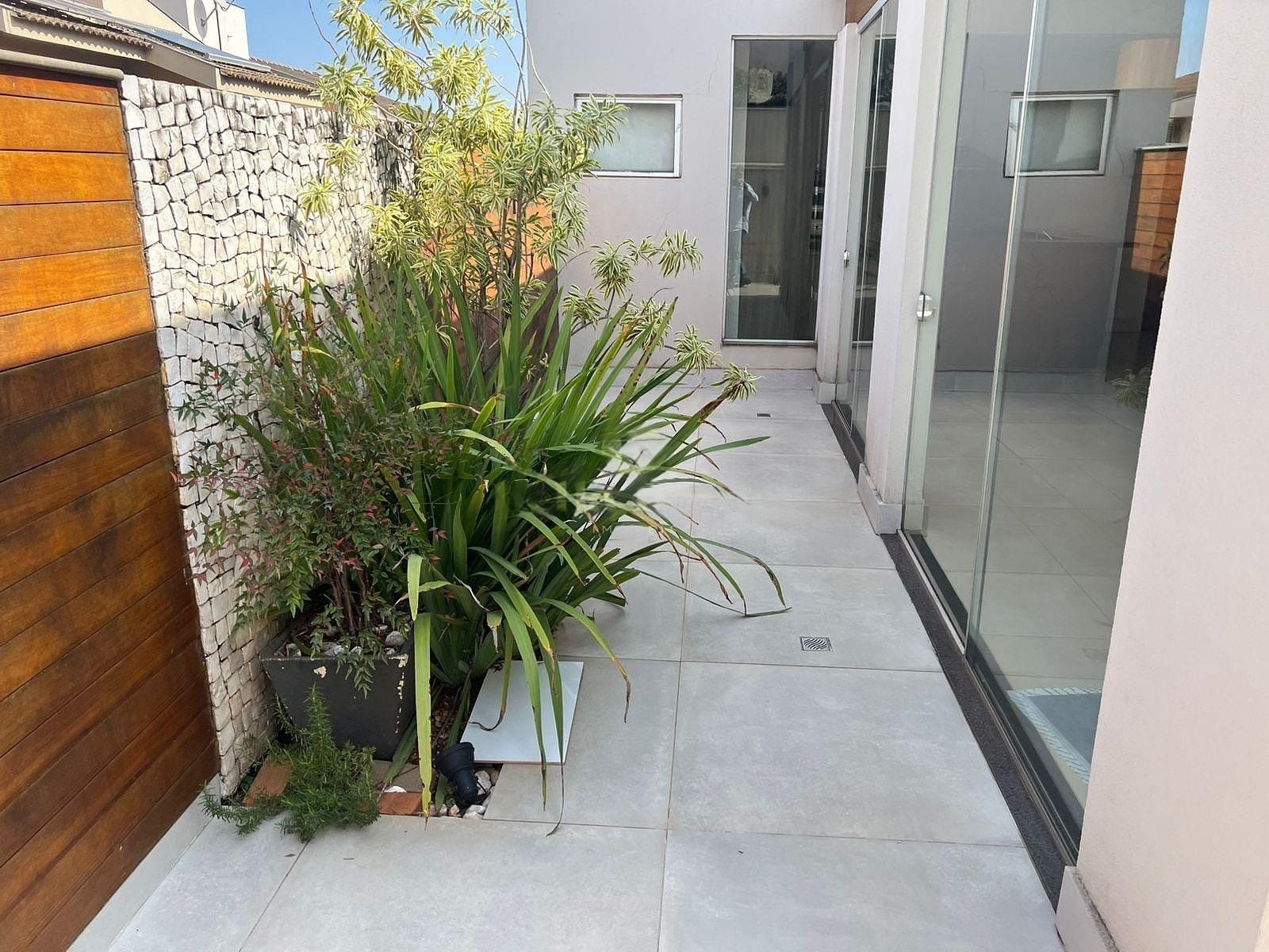 Sobrado à venda, Royal Forest, 280m² úteis, 4 quartos sendo 2 suítes, completo em móveis planejados, piscina - Esperança, Londrina, PR