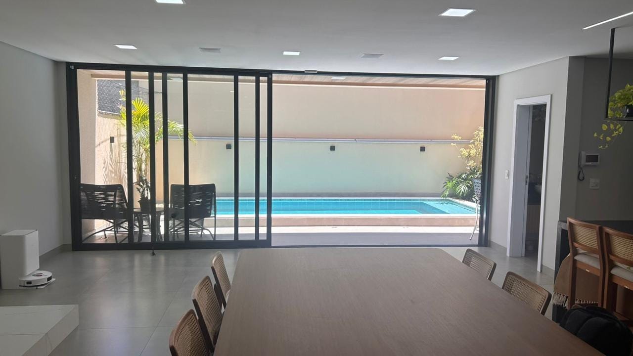 Imagens do imóveis Casa à venda,  226m² construção, porteira fechada, 3 suítes, piscina e churrasqueira, 4 vagas - Universitário, Londrina, PR