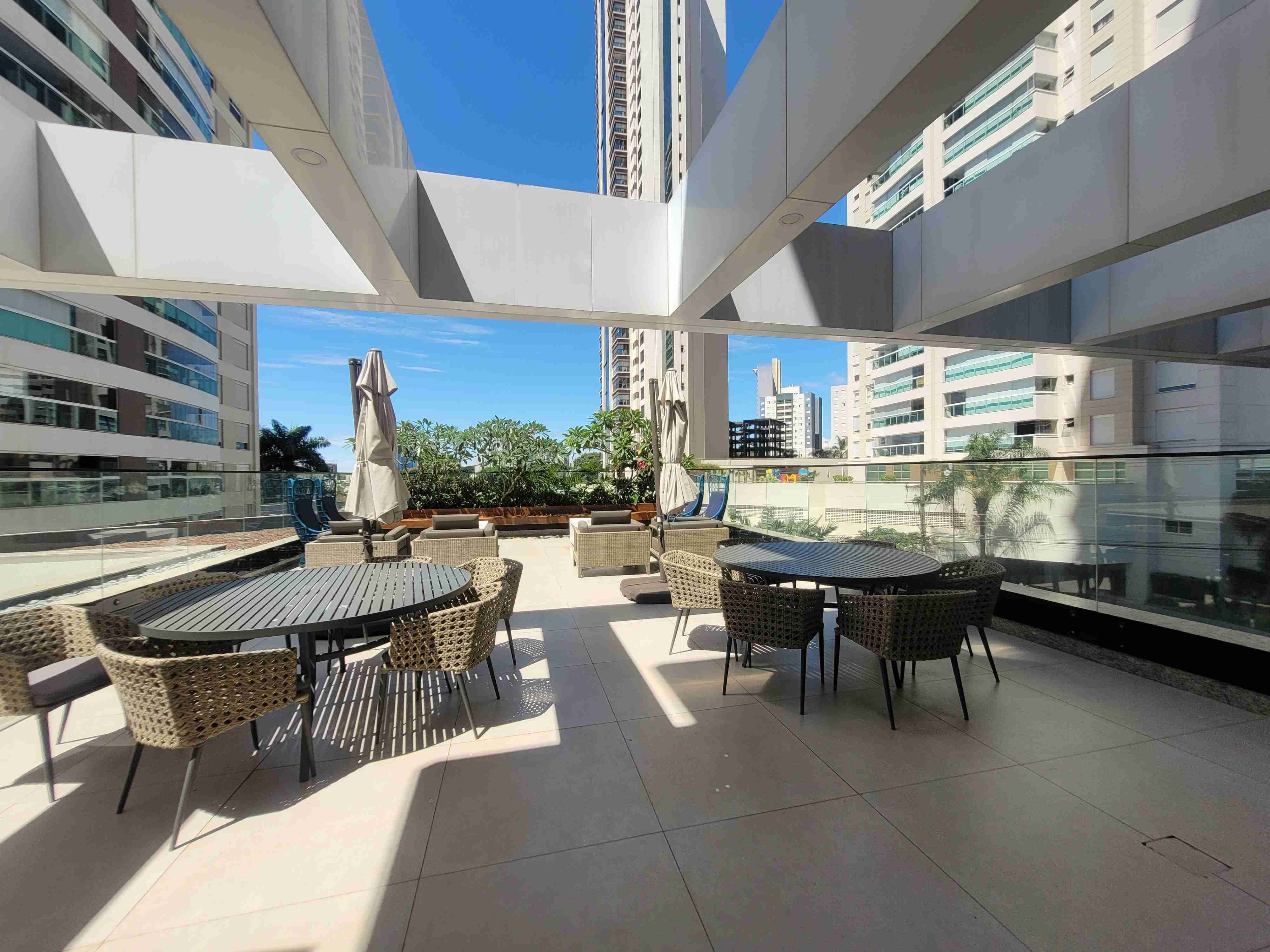Apartamento à venda no Edifício Le Reve, 323m² úteis, 3 suítes, vista para o lago, 4 vagas - Gleba Palhano, Londrina, PR