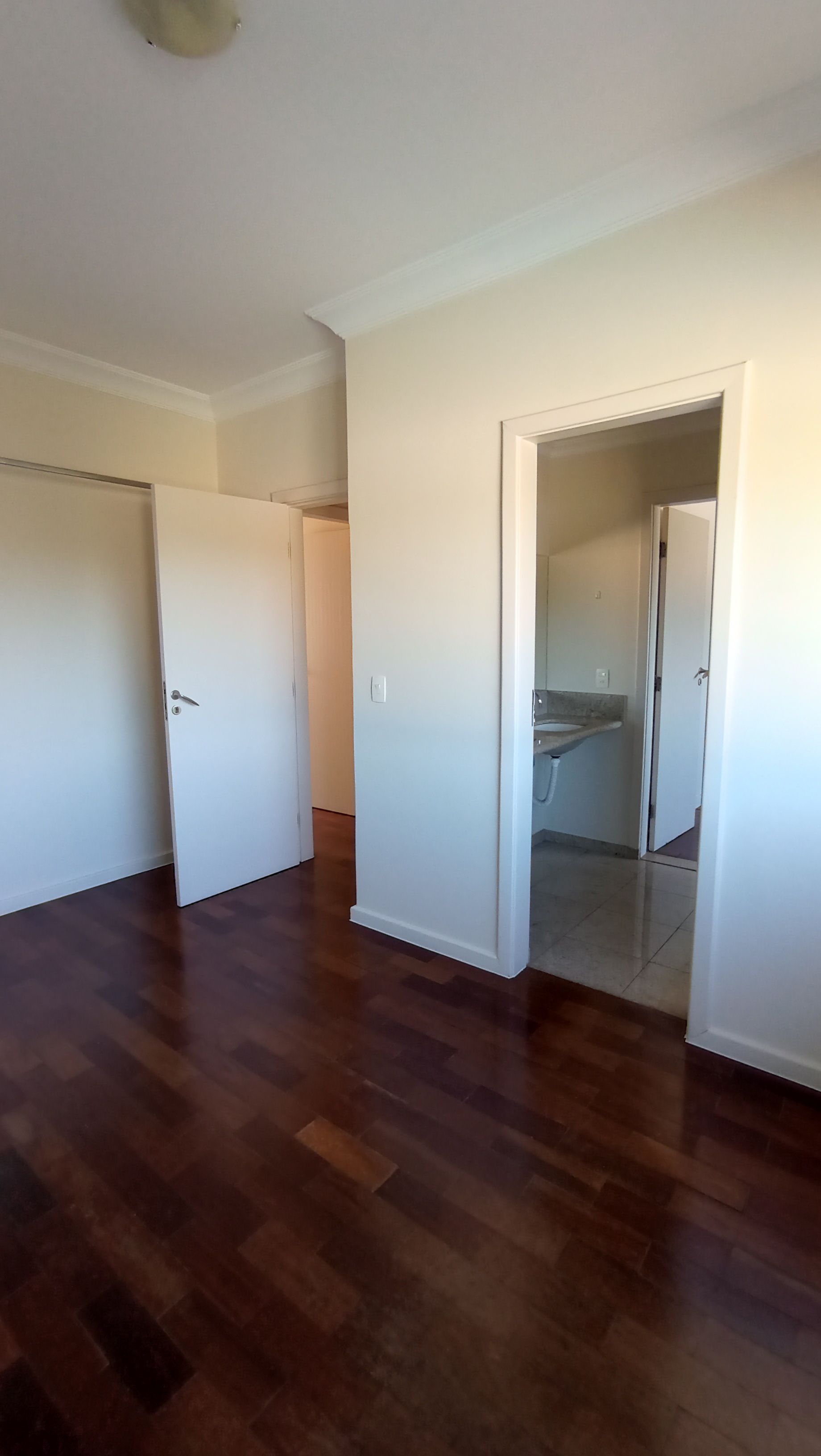 Casa à Venda, 4 quartos - 2 suítes/ piscina/ Tucanos,  Londrina, PR