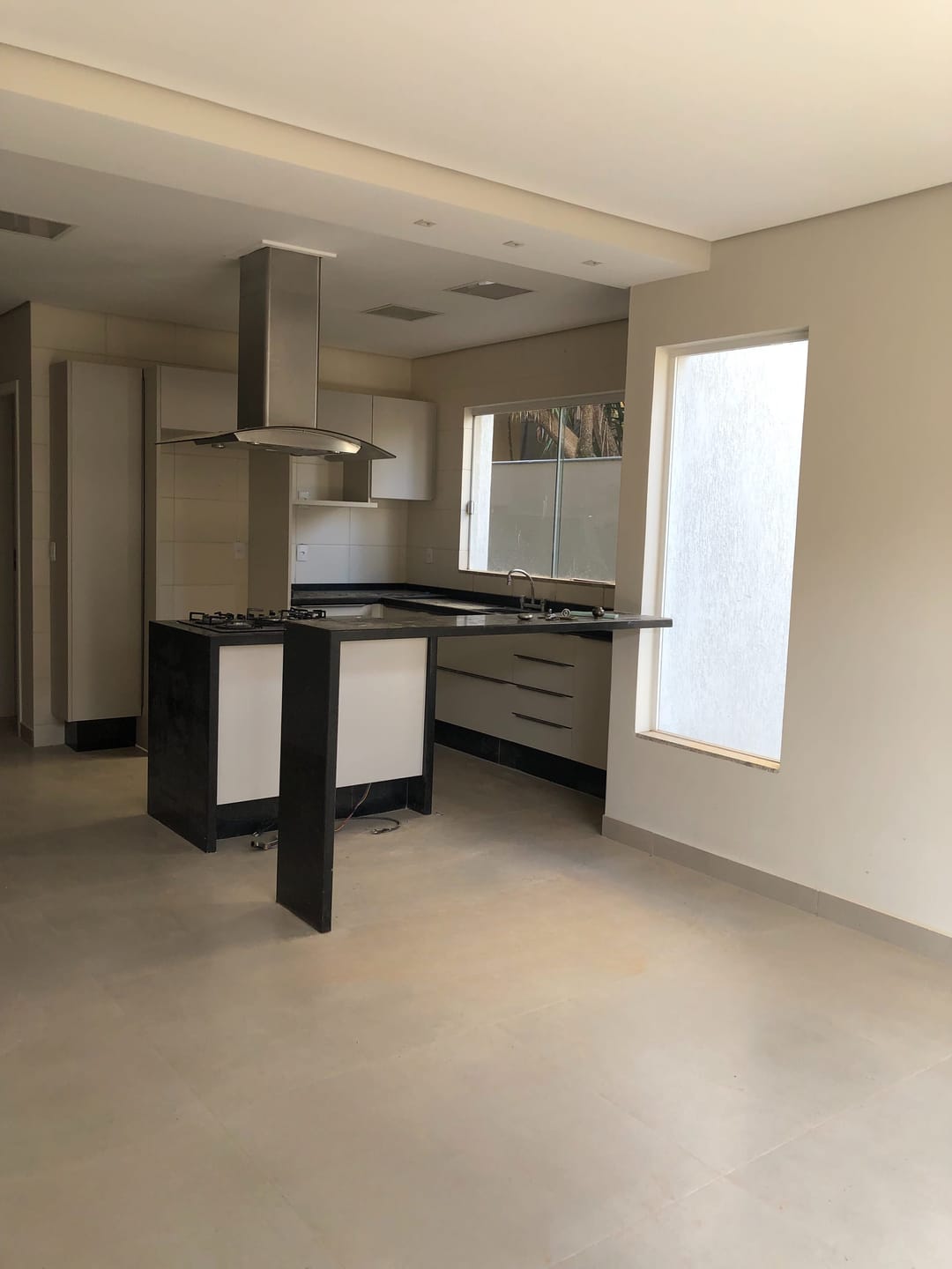 Casa à venda , Condomínio Acácia Imperial, 400m² privativos, 4 suítes, churrasqueira e piscina - Royal, Londrina, PR