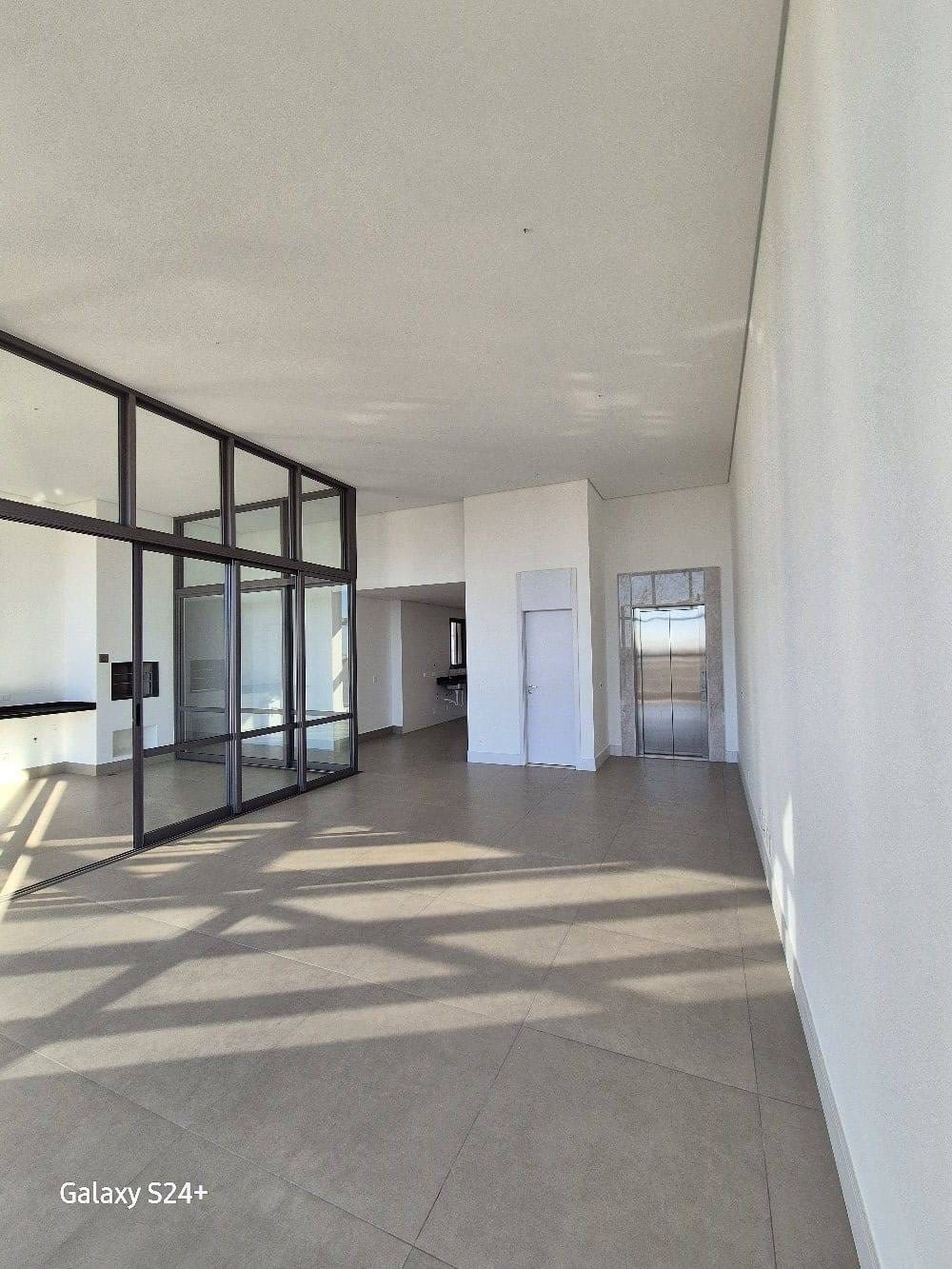 Apartamento à venda, Edifício  Lumini 181m², 3 amplas suítes, 3 vagas, elevador privativo, andar alto- Gleba Palhano, Londrina/PR