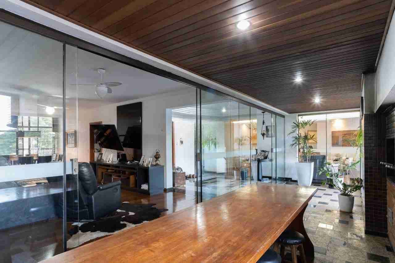 Apartamento à venda no Edifício Palais Lac Dor, 298m² úteis, 4 quartos sendo 2 suítes, 4 vagas, próx  ao lago Igapó - Jardim Londrilar- Londrina,