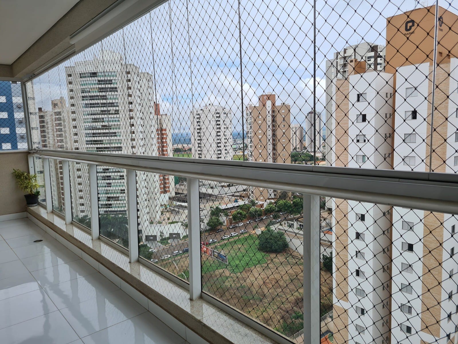 Apartamento à venda, Cond Max Living 83m², 3 quartos (sendo 1 suítes), 2 vagas de garagem Gleba Fazenda Palhano, Londrina, PR