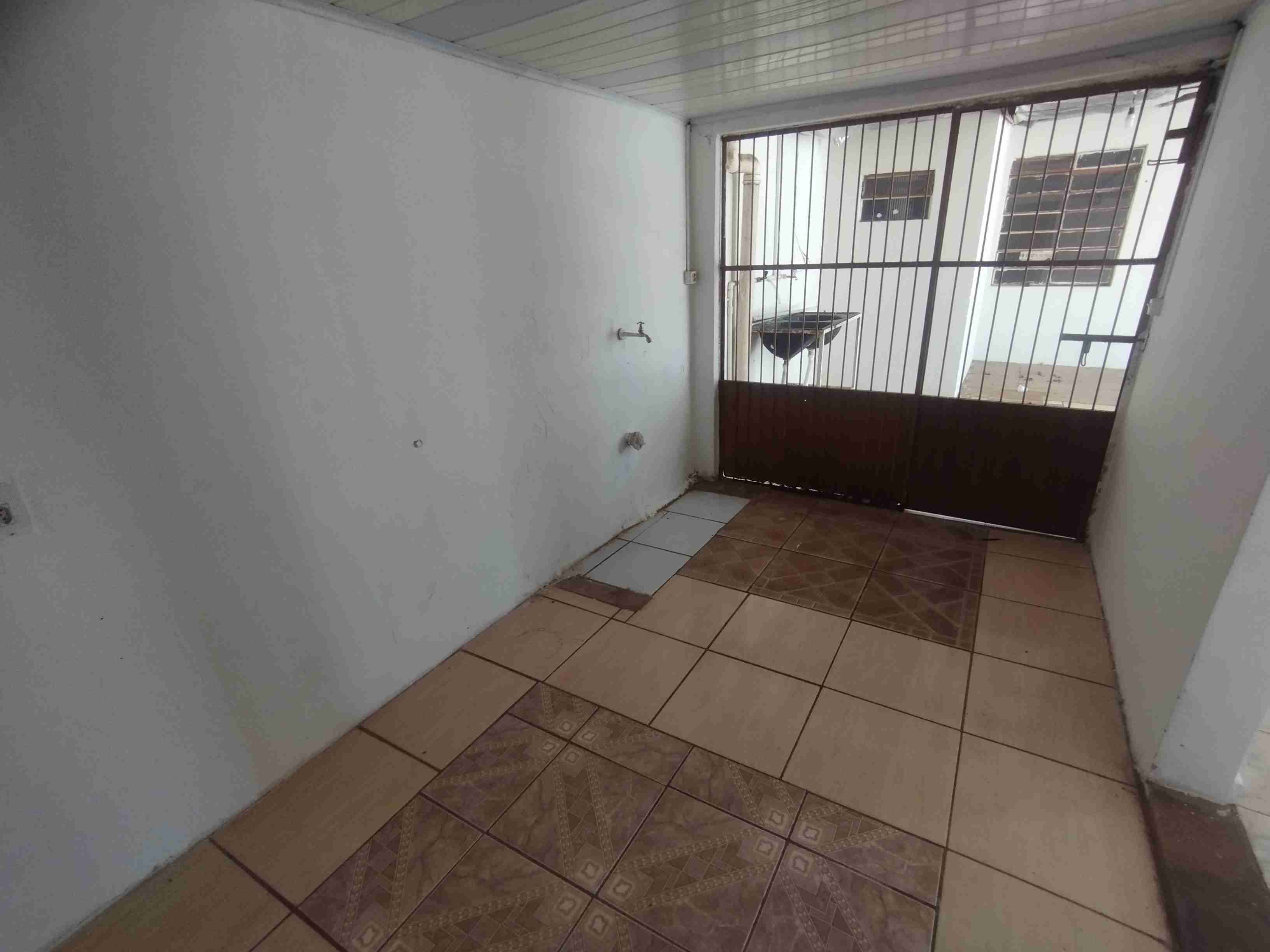 Casa comercial para Locação, 6 salas, localização na  Av. Arthur thomas, 200M² de construção, Jd Bandeirantes - Londirna-PR