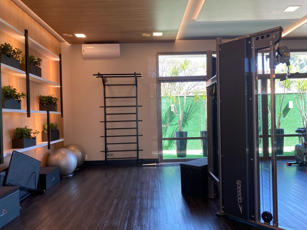 Apartamento à venda, Edifício Grand Palais,  216m² úteis, 3 suítes, sacada c/ skinglas, elevador privativo, 3 vagas , andar alto -Gleba Palhano- 